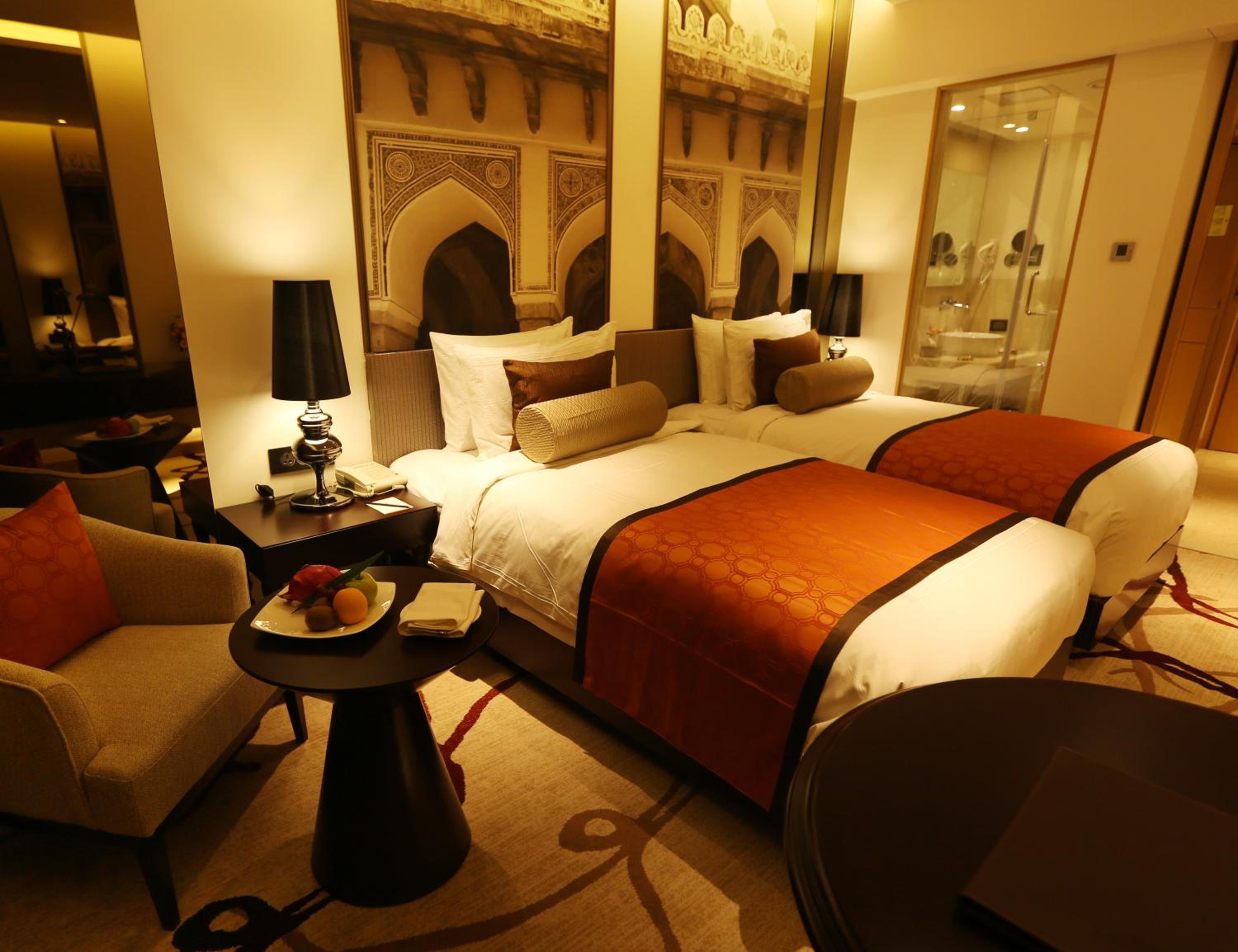Deluxe King Room - 15% off on One-way Airport Transfers, Spa, Food & Beverage & Laundry