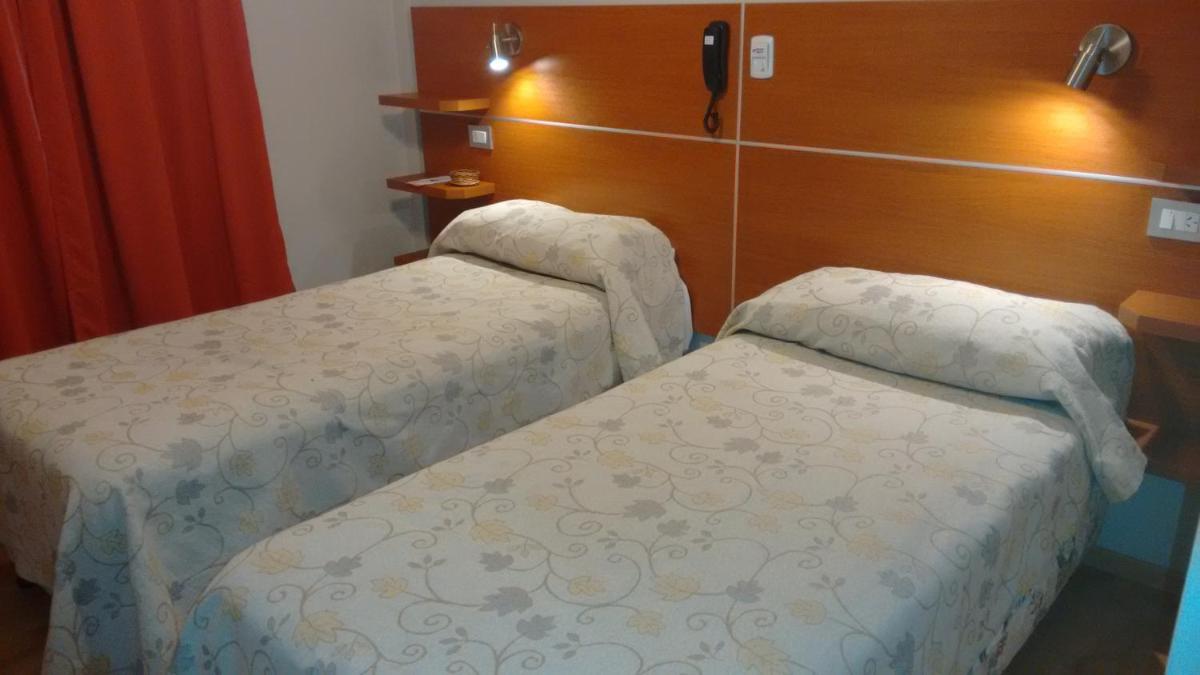 Standard Twin Room photo 2