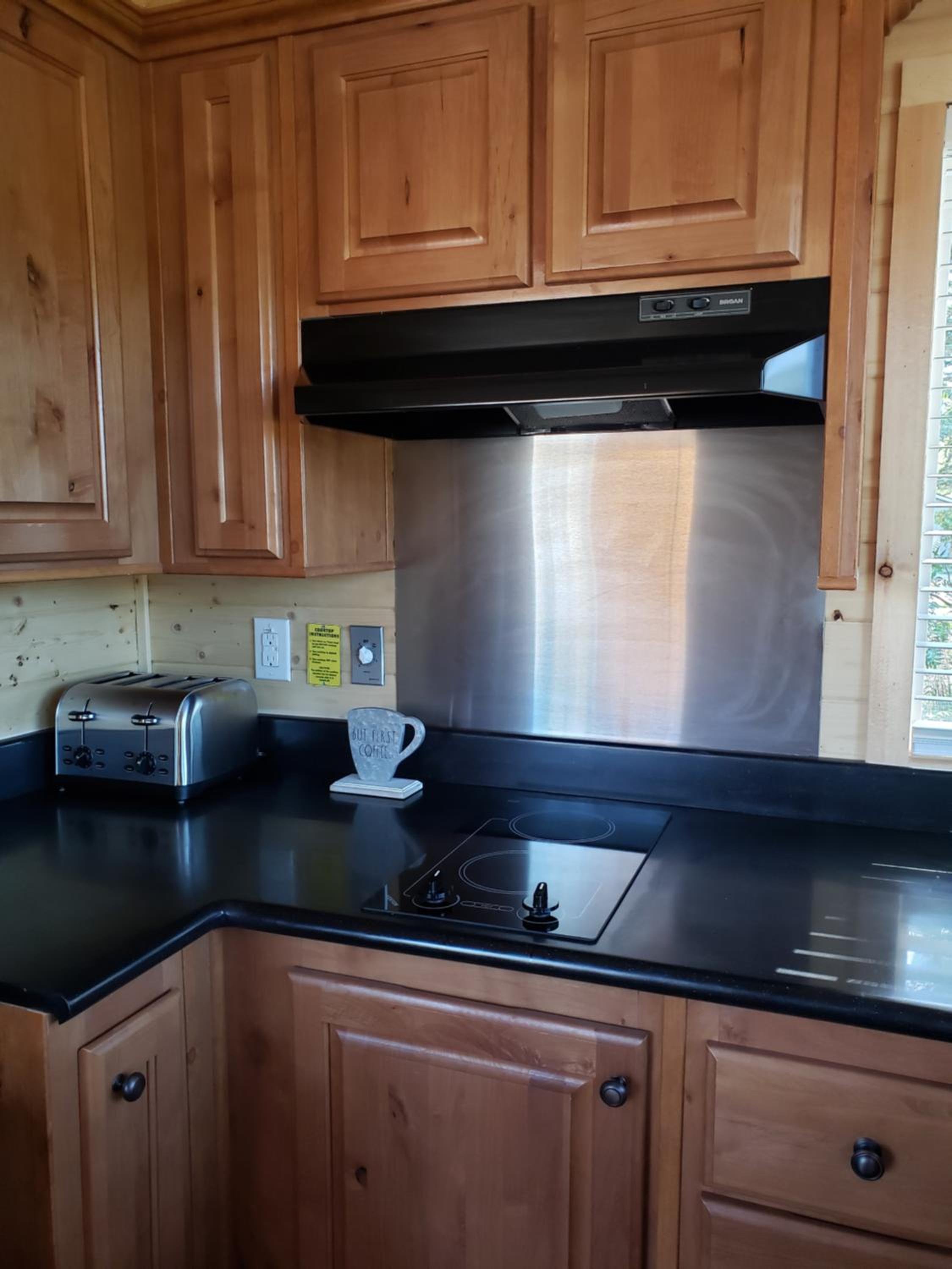 Deluxe Studio Cottage with Kitchenette - Photo 7