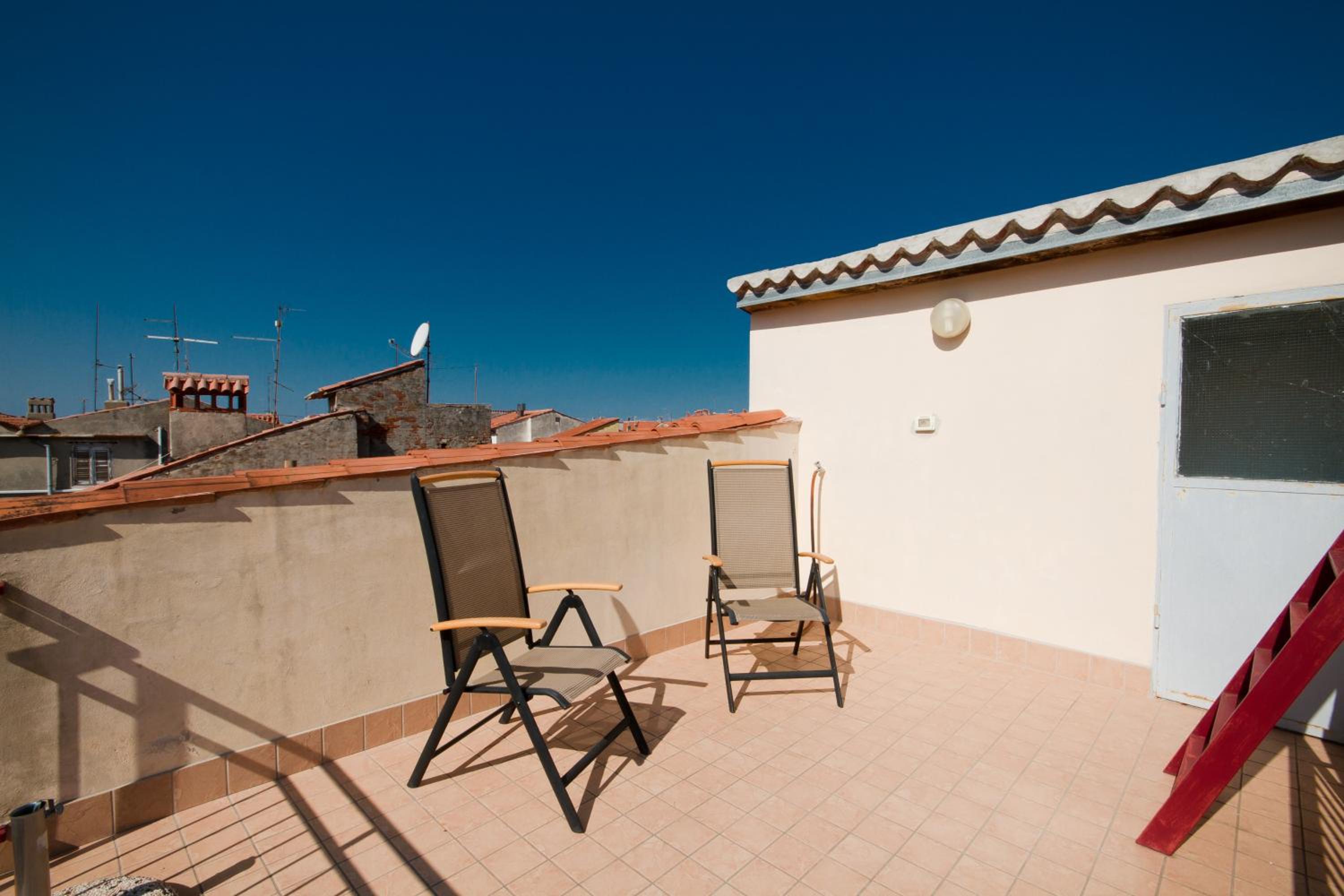 One-Bedroom Apartment With Terrace And Sea View photo 2