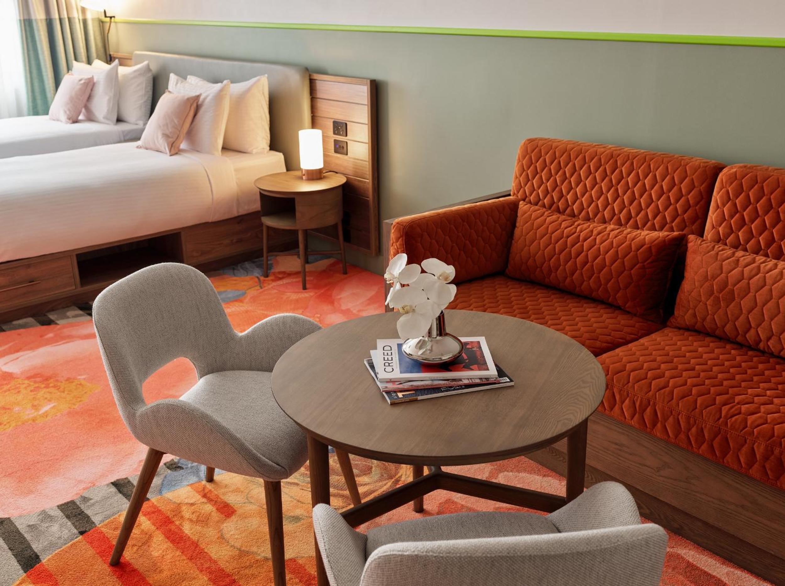 Deluxe King Room with Sofa Bed thumbnail 5