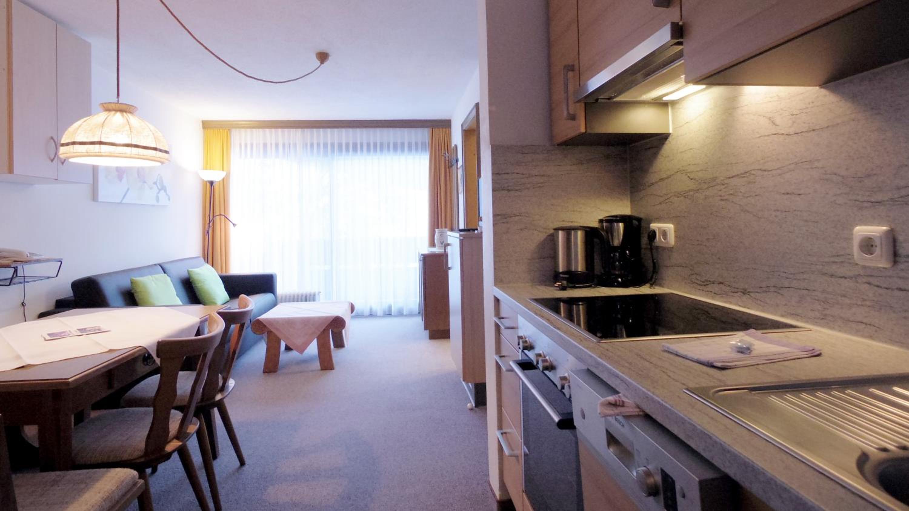 One-Bedroom Apartment with Balcony Top 1 photo 2