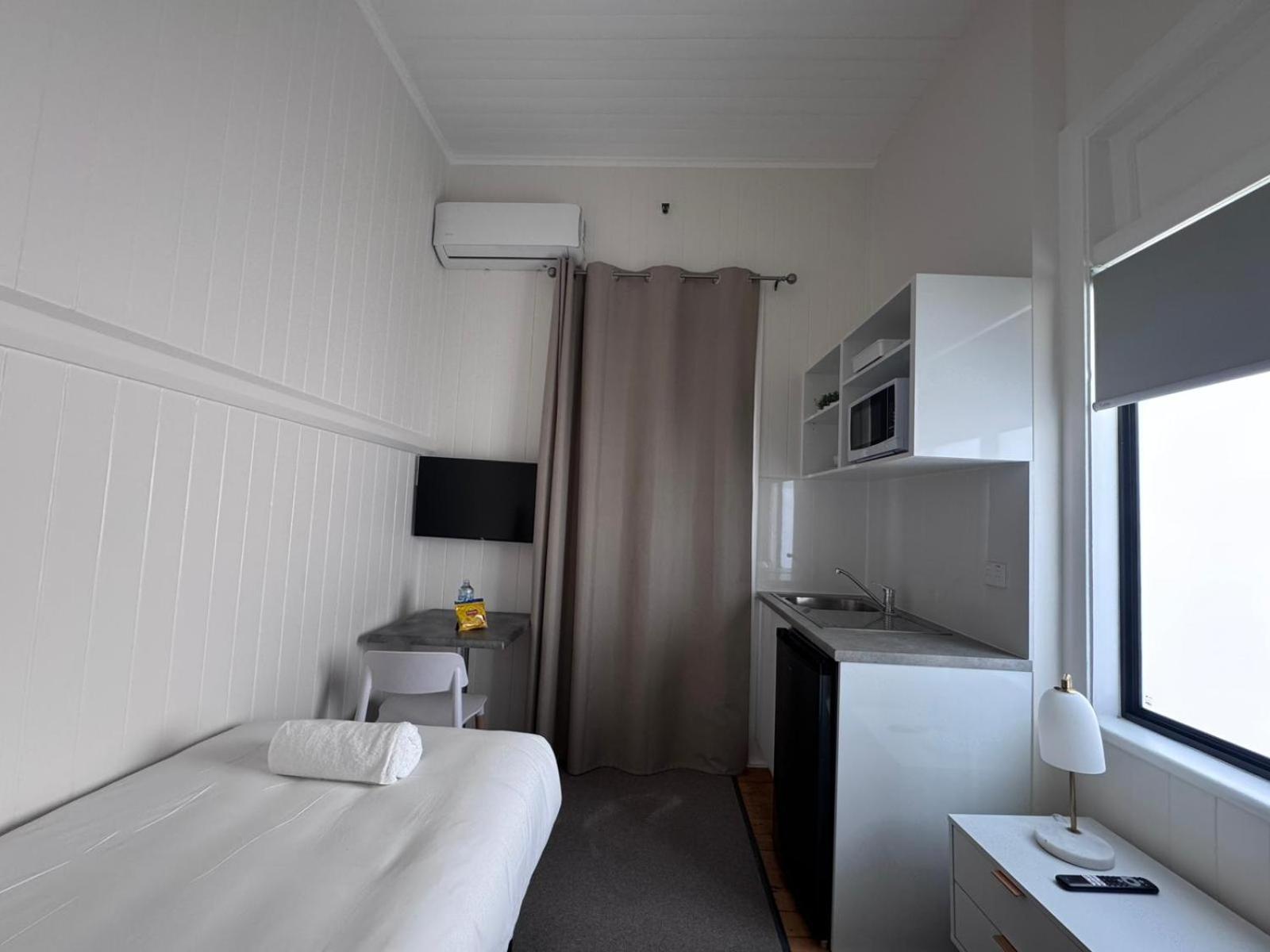 Cliveden Single With Shared Bathroom & A/C