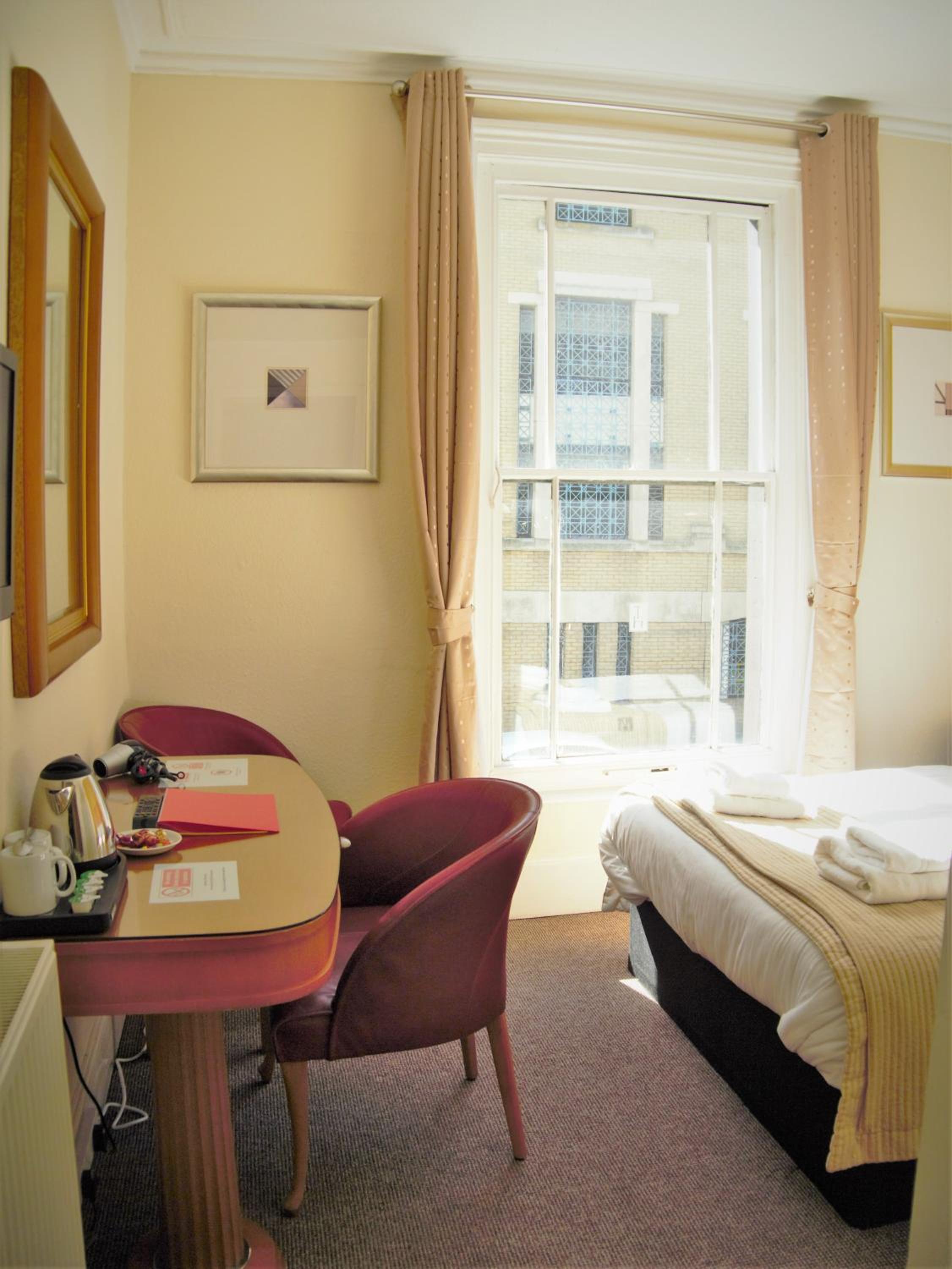 Double Room with Private External Bathroom photo 3