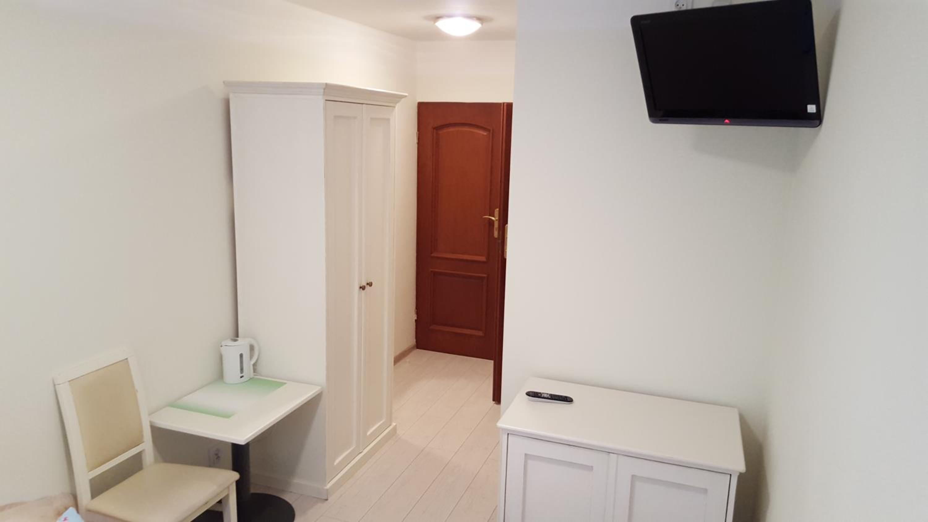 Double Room - Photo 12