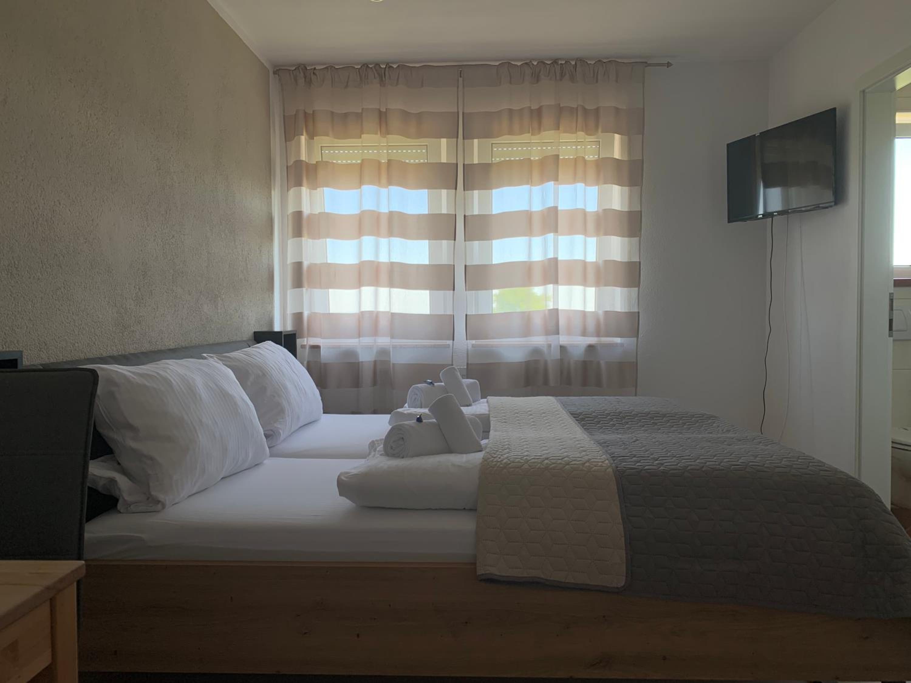 Standard Queen Room