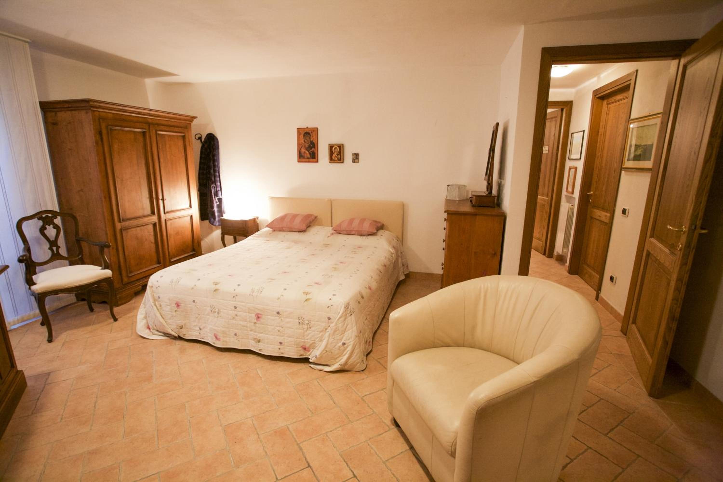Two-Bedroom Apartment - Split Level photo 3