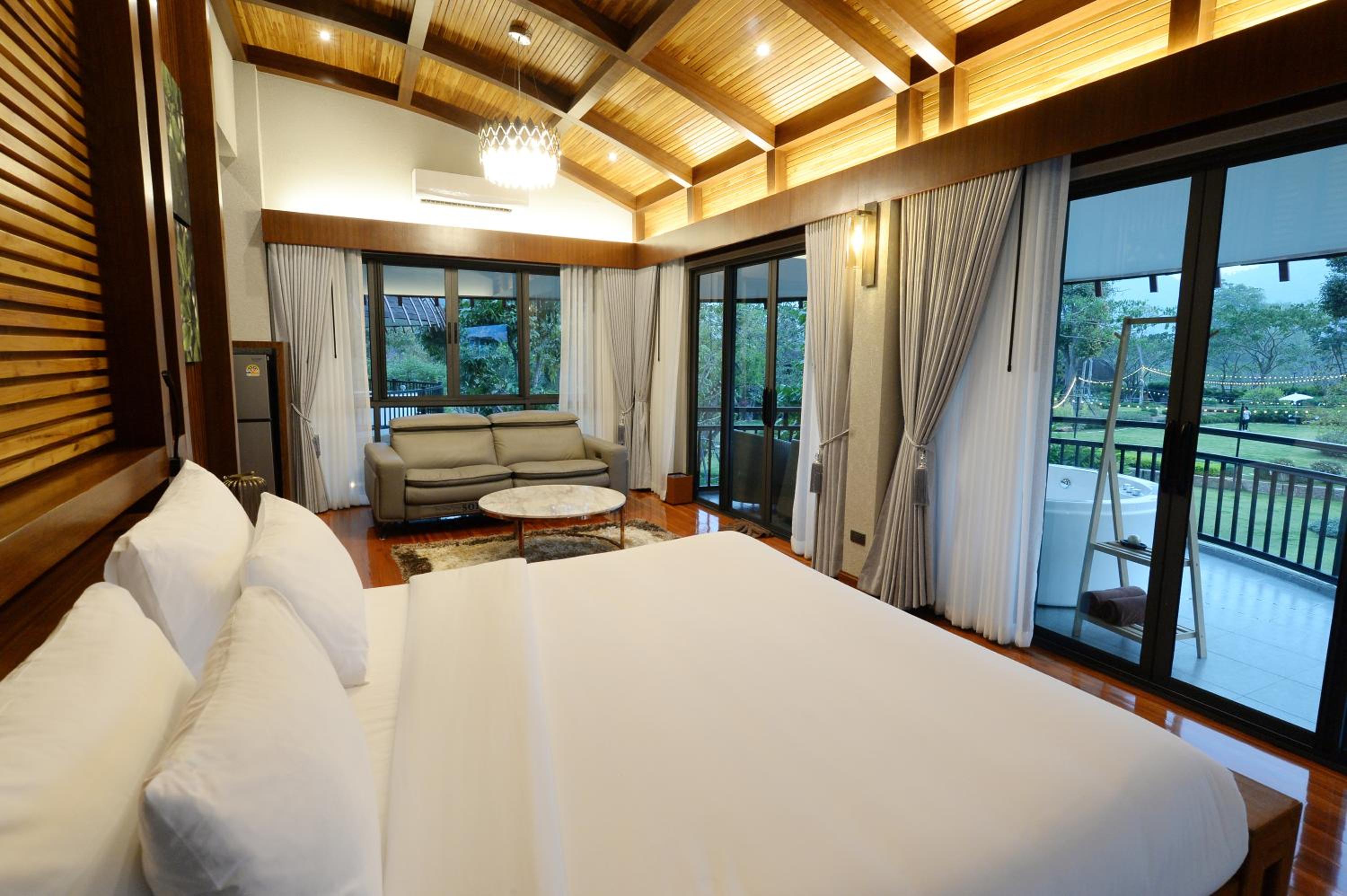 Pavilion Suite Mountain View [Upper Floor] - Photo 1