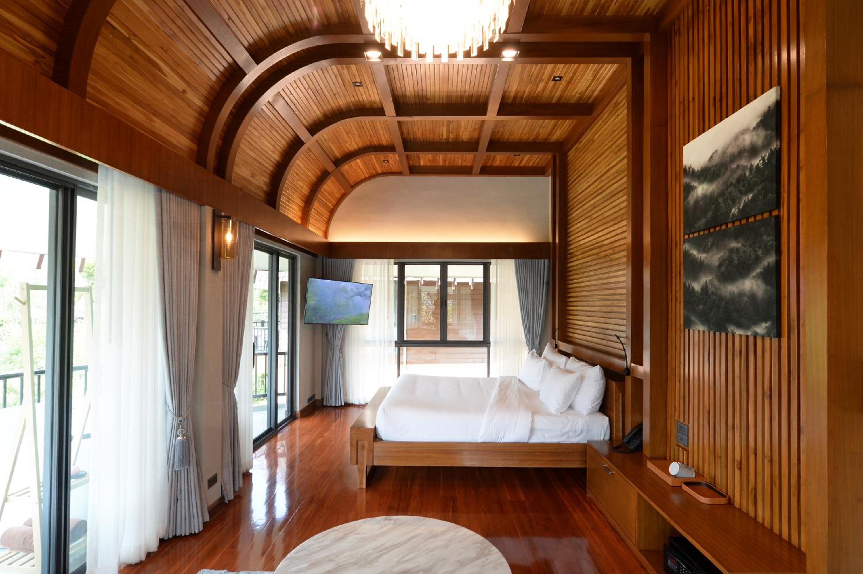 Pavilion Suite Mountain View [Upper Floor] - Photo 8