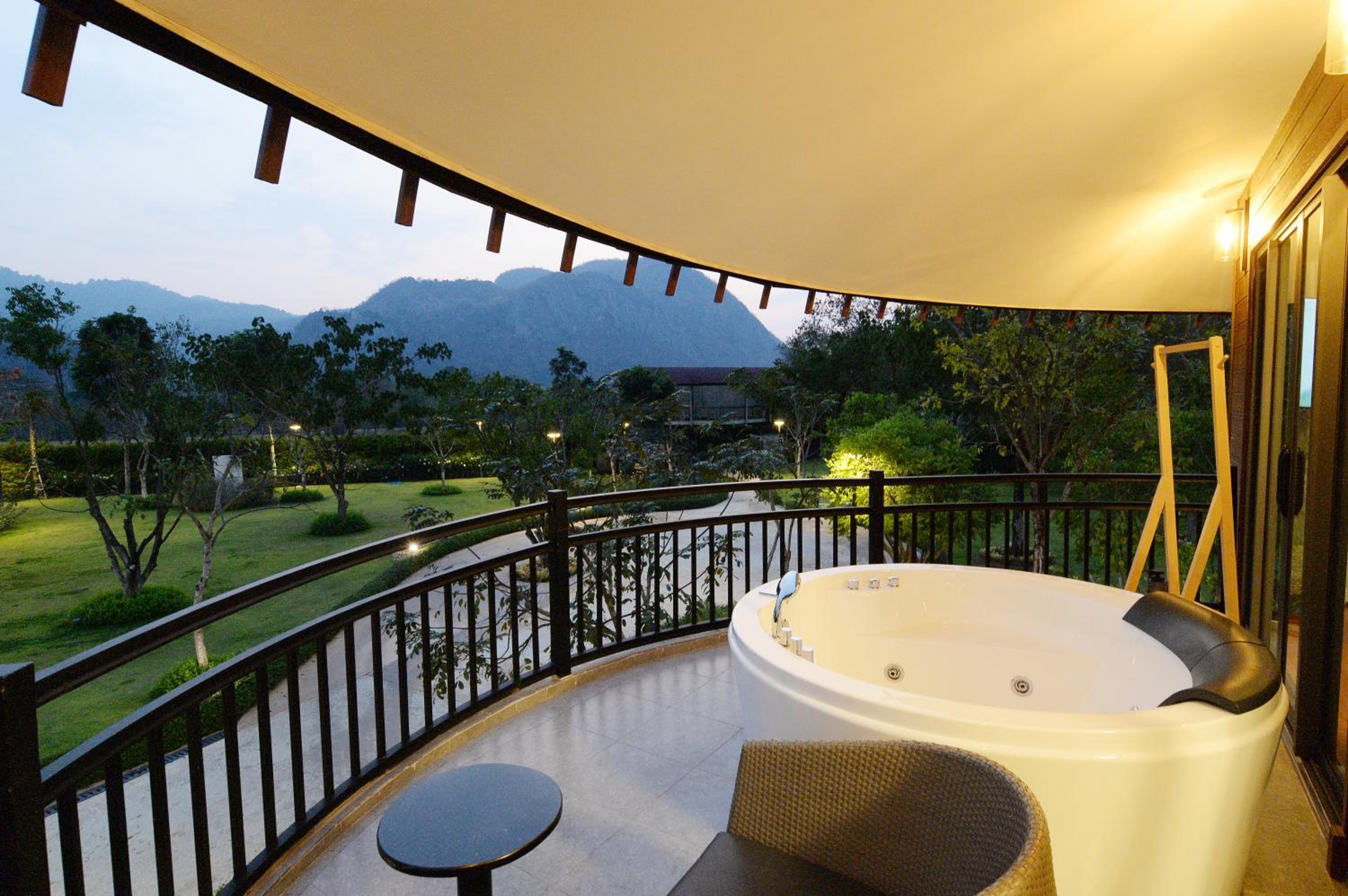 Pavilion Suite Mountain View [Upper Floor] - Photo 7