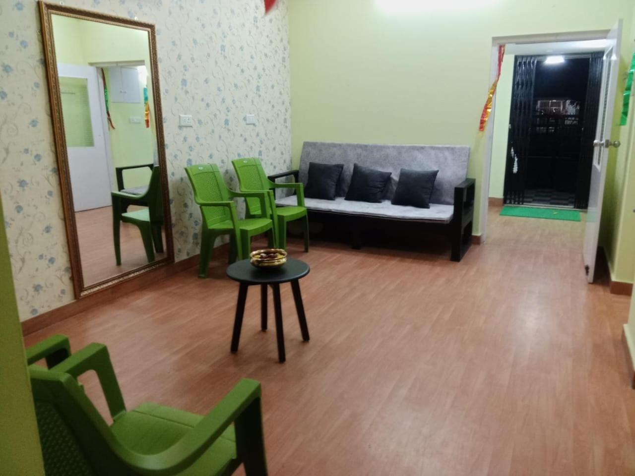 Deluxe Room (2 Adults + 1 Child)