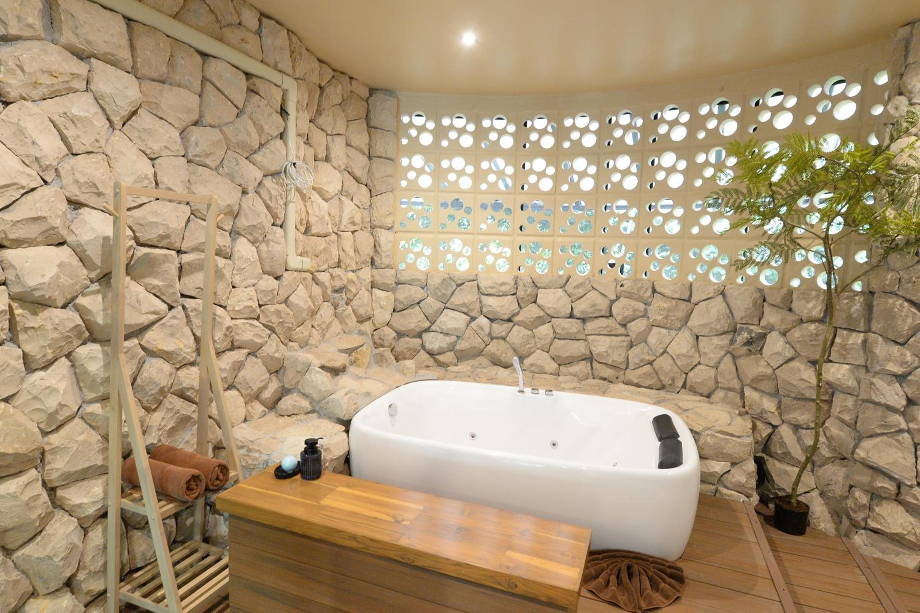 Pavilion Suite Garden View [Ground Floor] - Photo 3