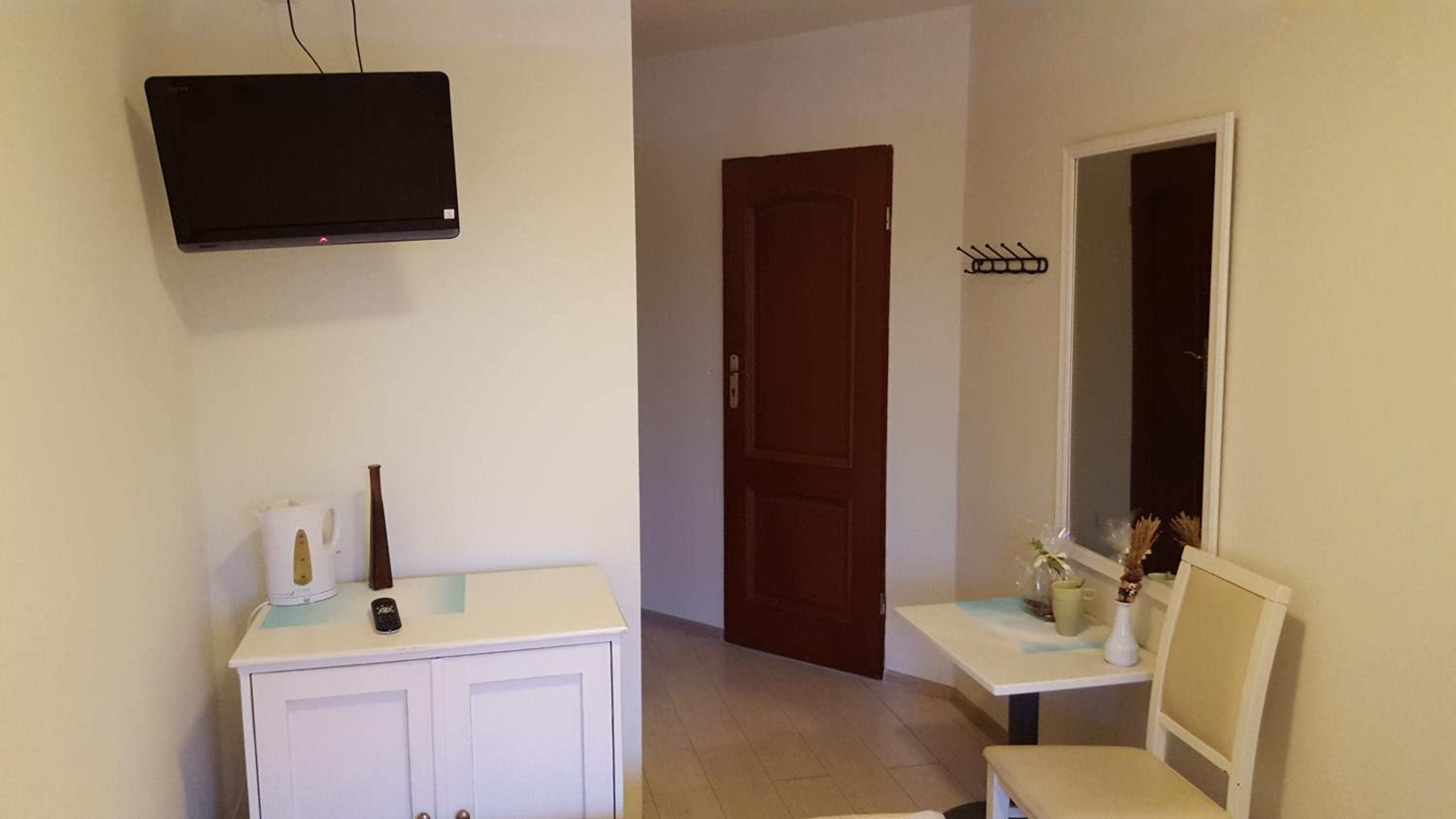 Double Room - Photo 2