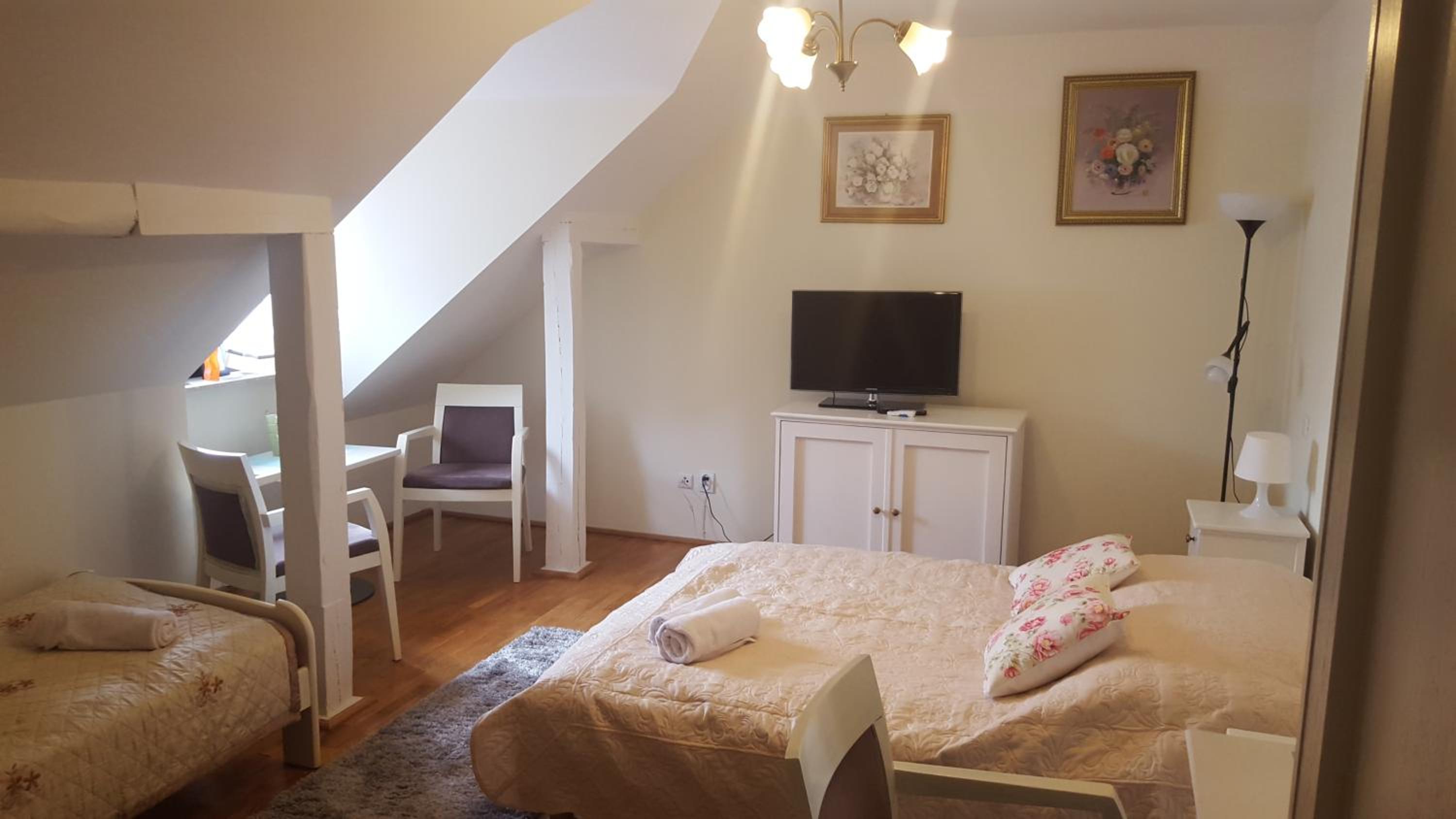 Triple Room - Photo 9