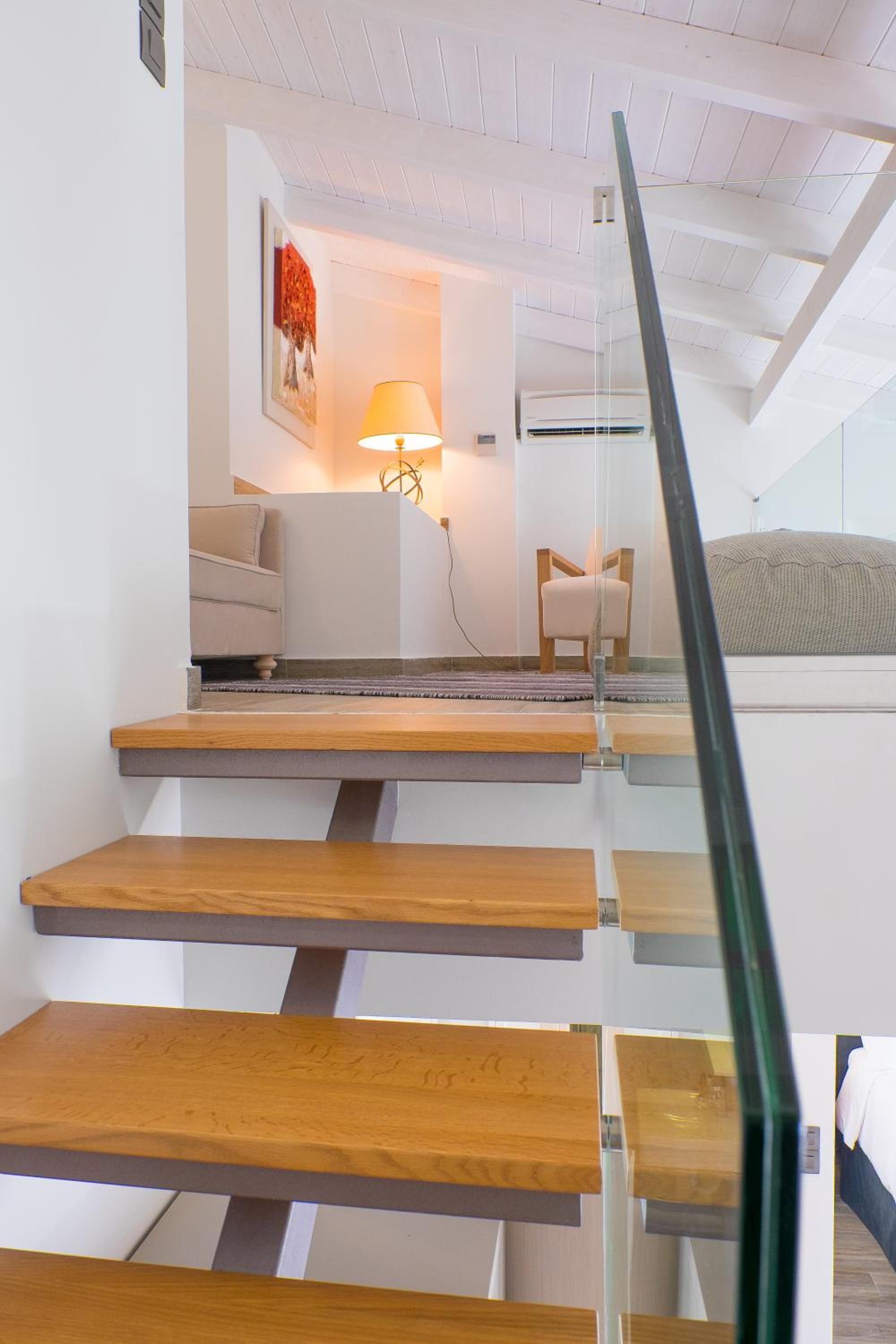 King Studio with Sofa Bed - Photo 7