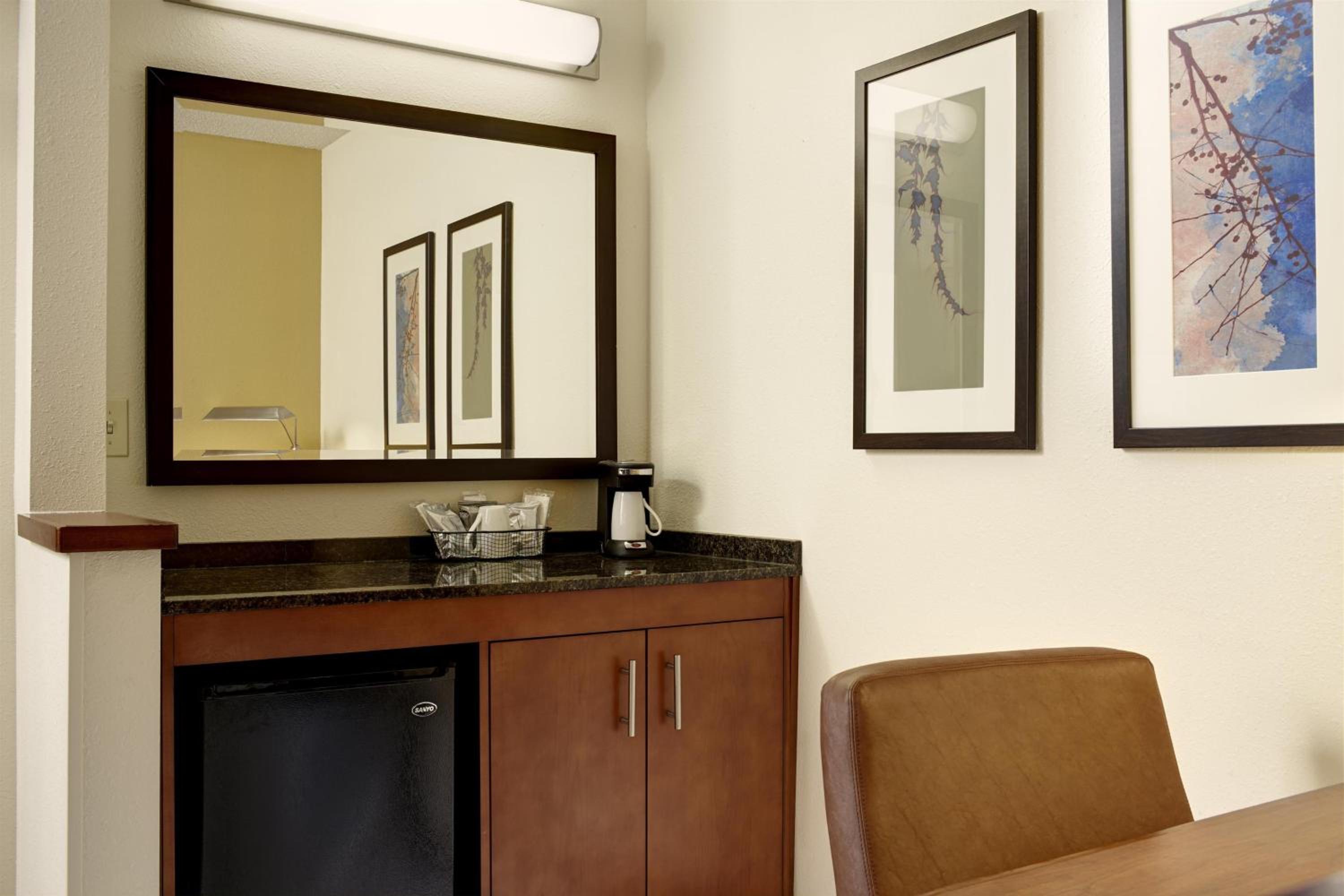 King Room with Sofa Bed - High Floor - Photo 2