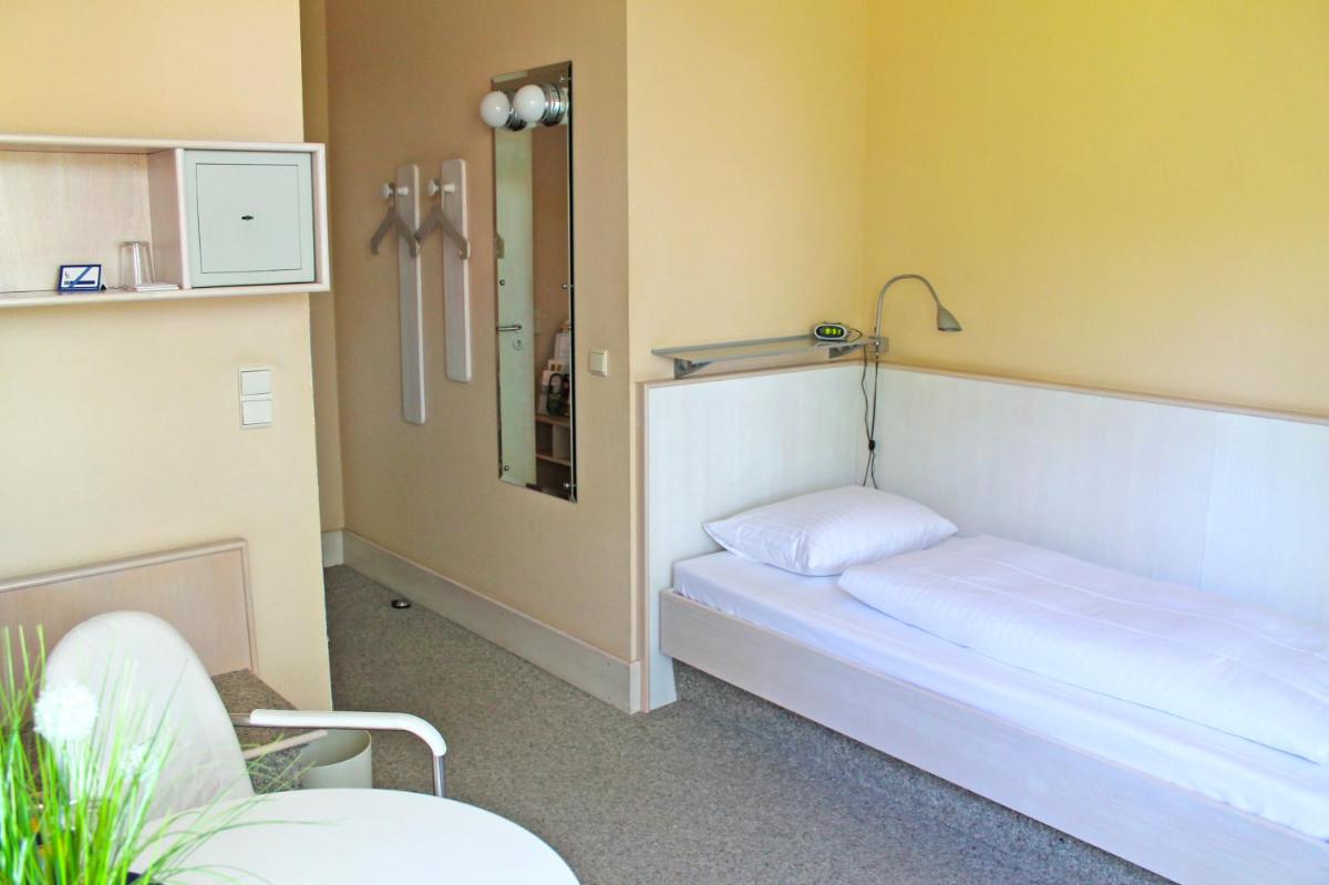 Single Room photo 2