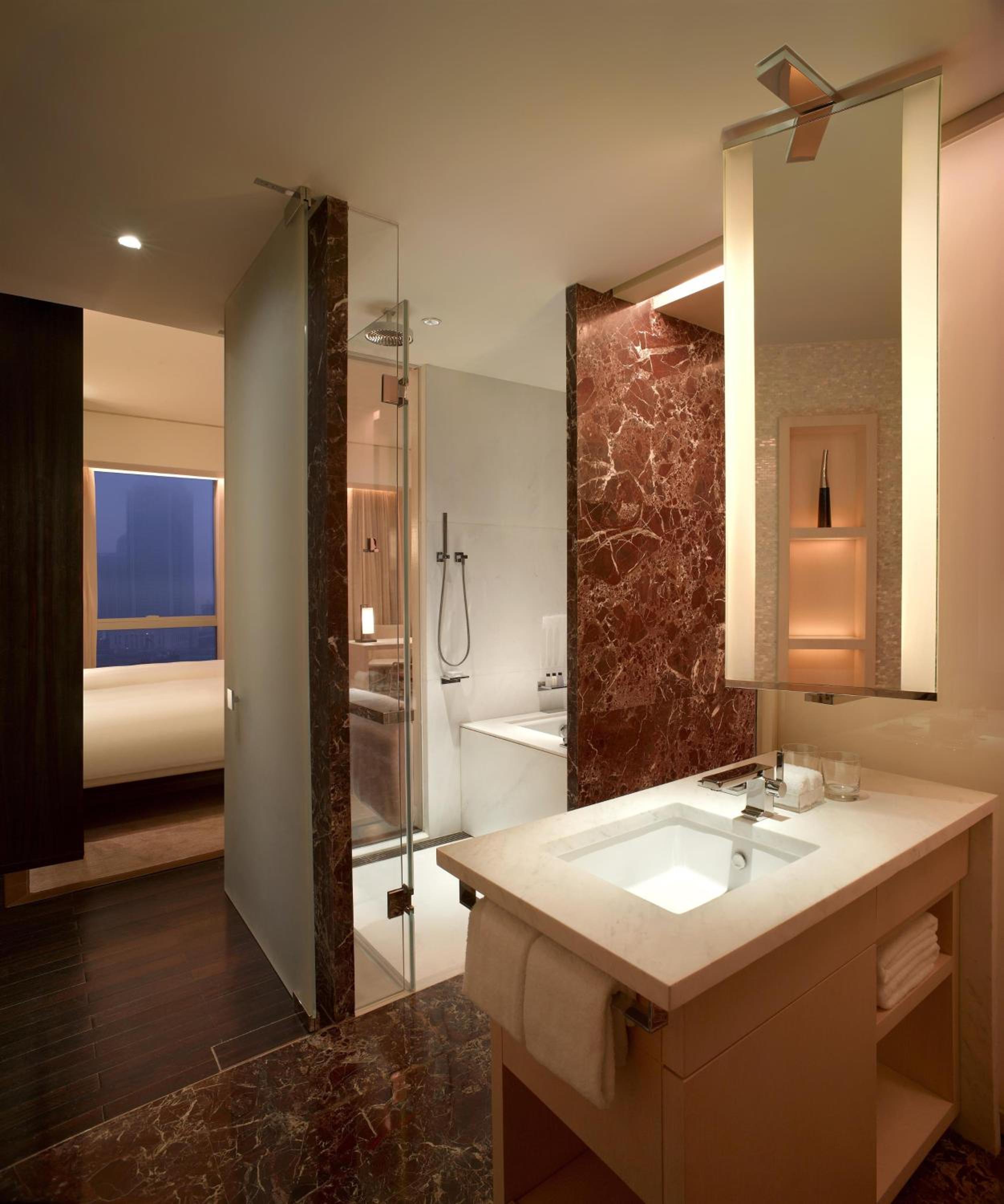 Grand King Suite - Photo 2