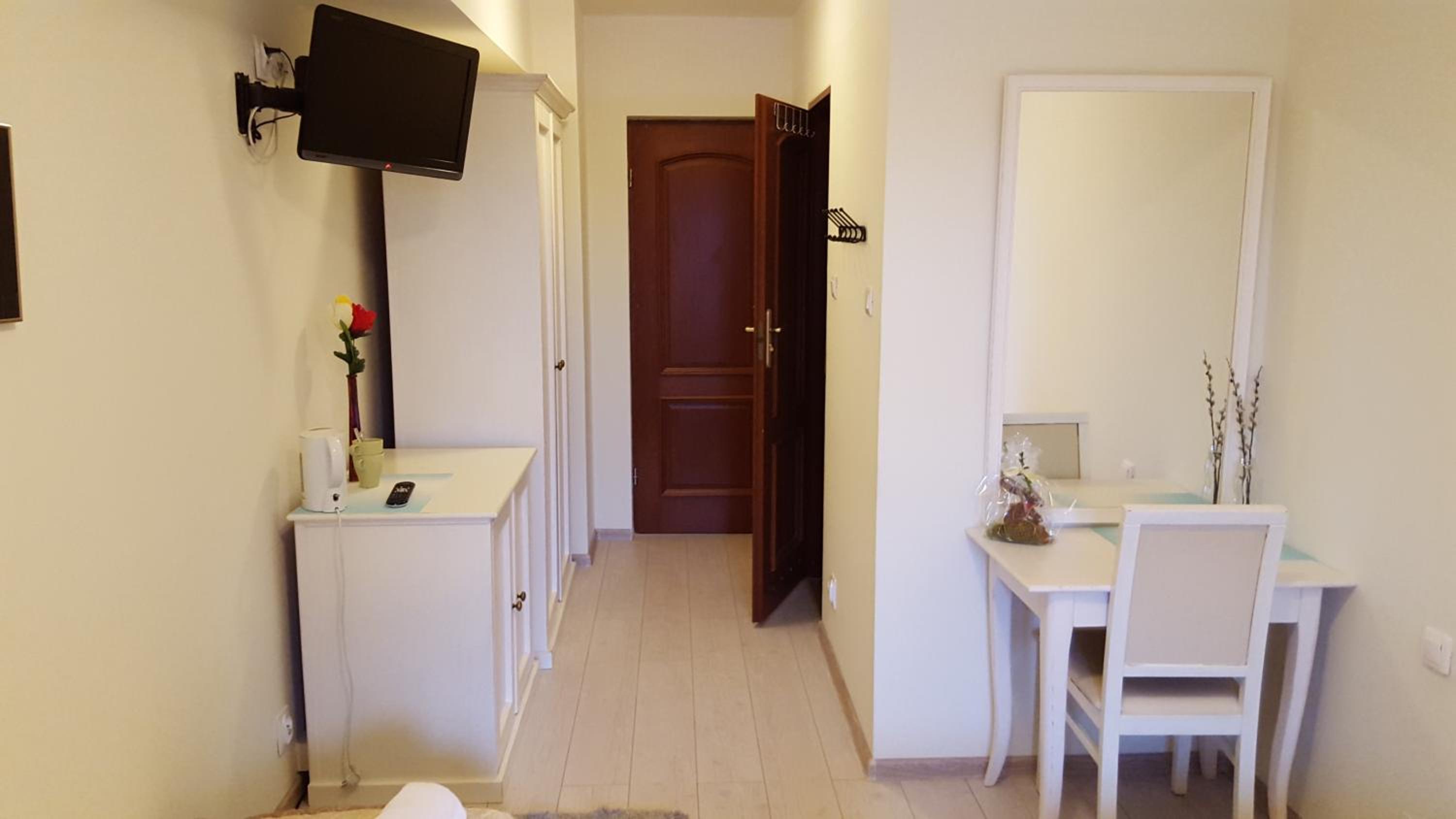 Double Room - Photo 10