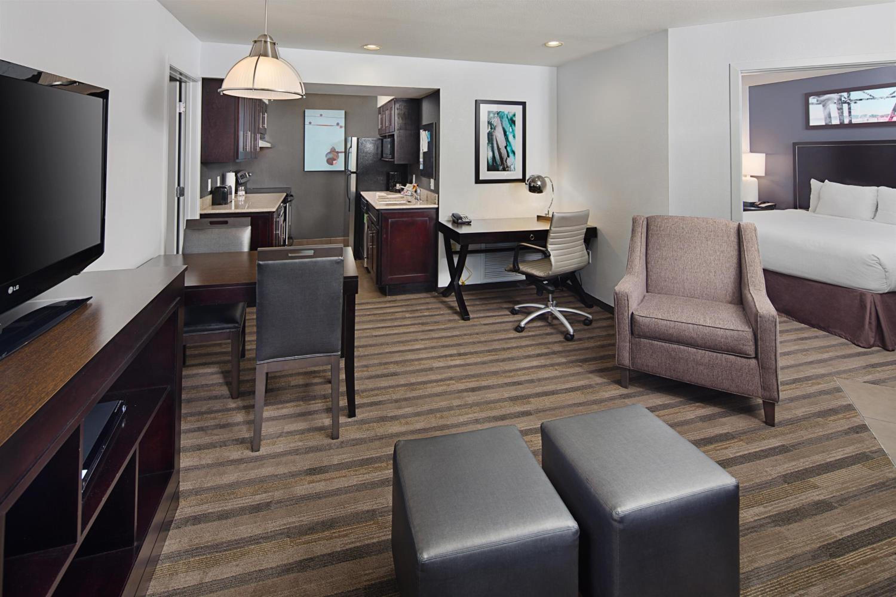 One-Bedroom King Suite - Photo 3