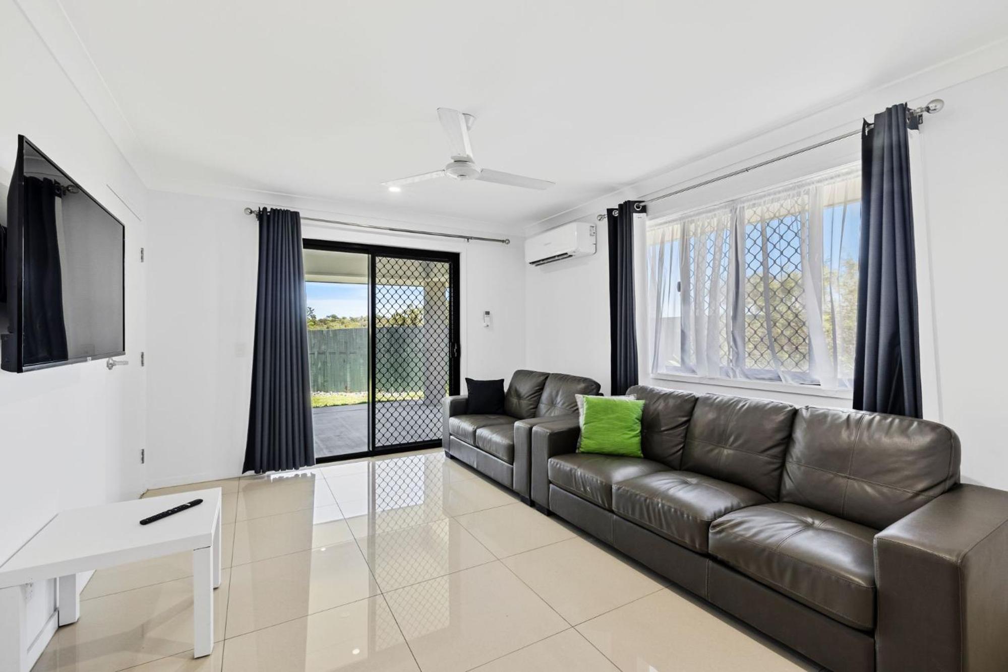 Executive 2 Bedroom Villa – No Pets photo 2