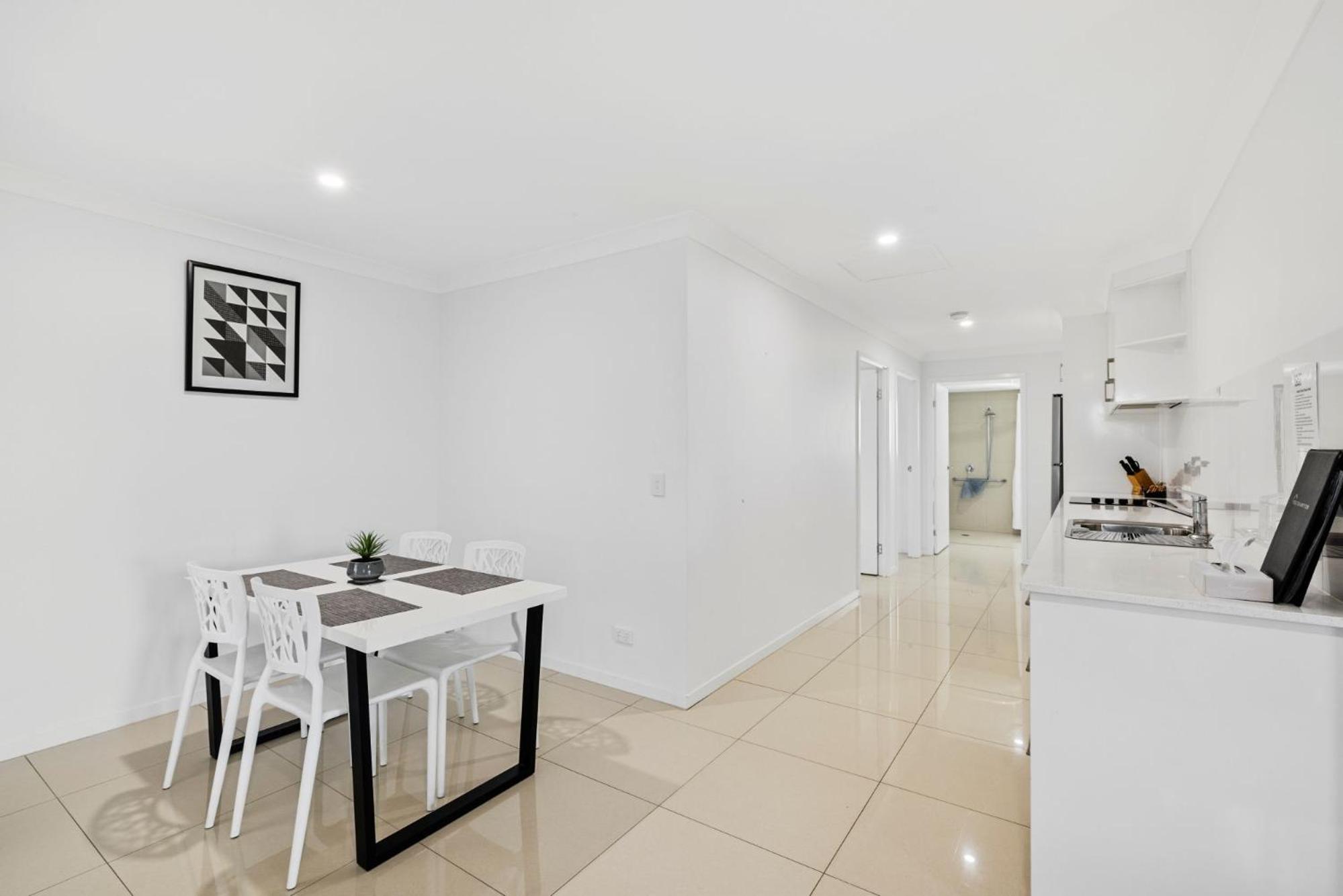 Executive 3 Bedroom Villa – No Pets photo 3