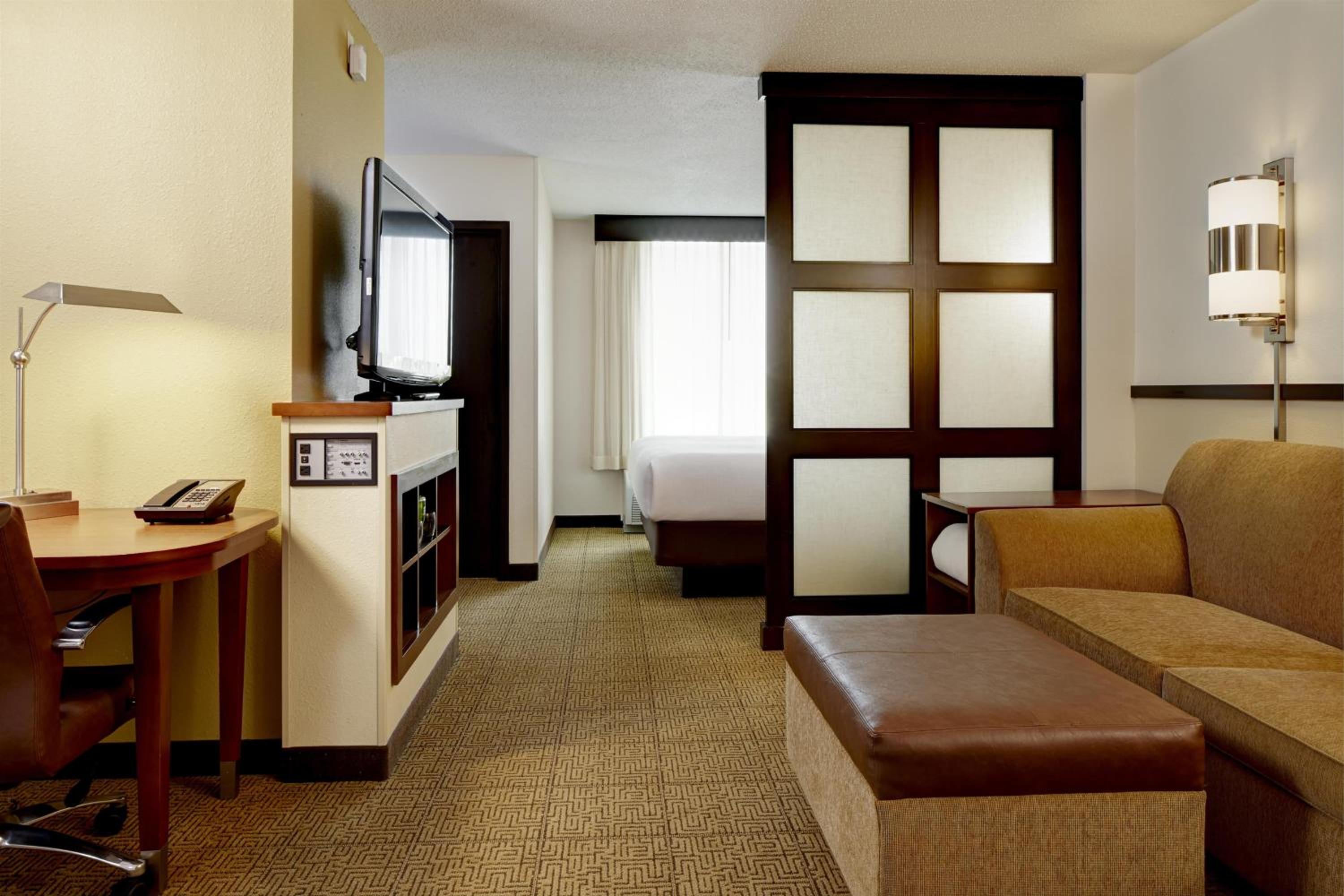 King Room with Sofa Bed - High Floor - Photo 1