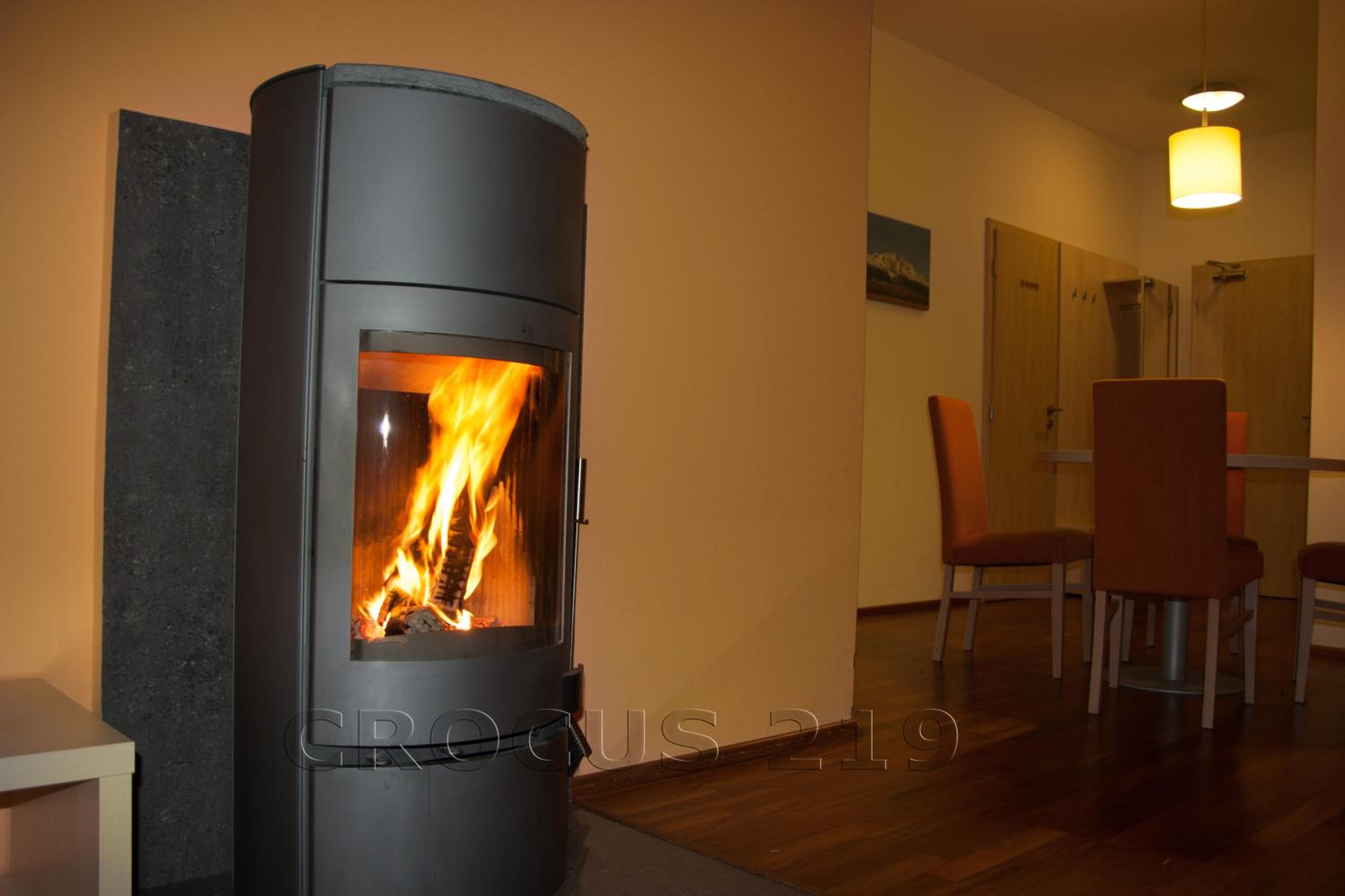 One-Bedroom Apartment with Mountain View - Photo 3