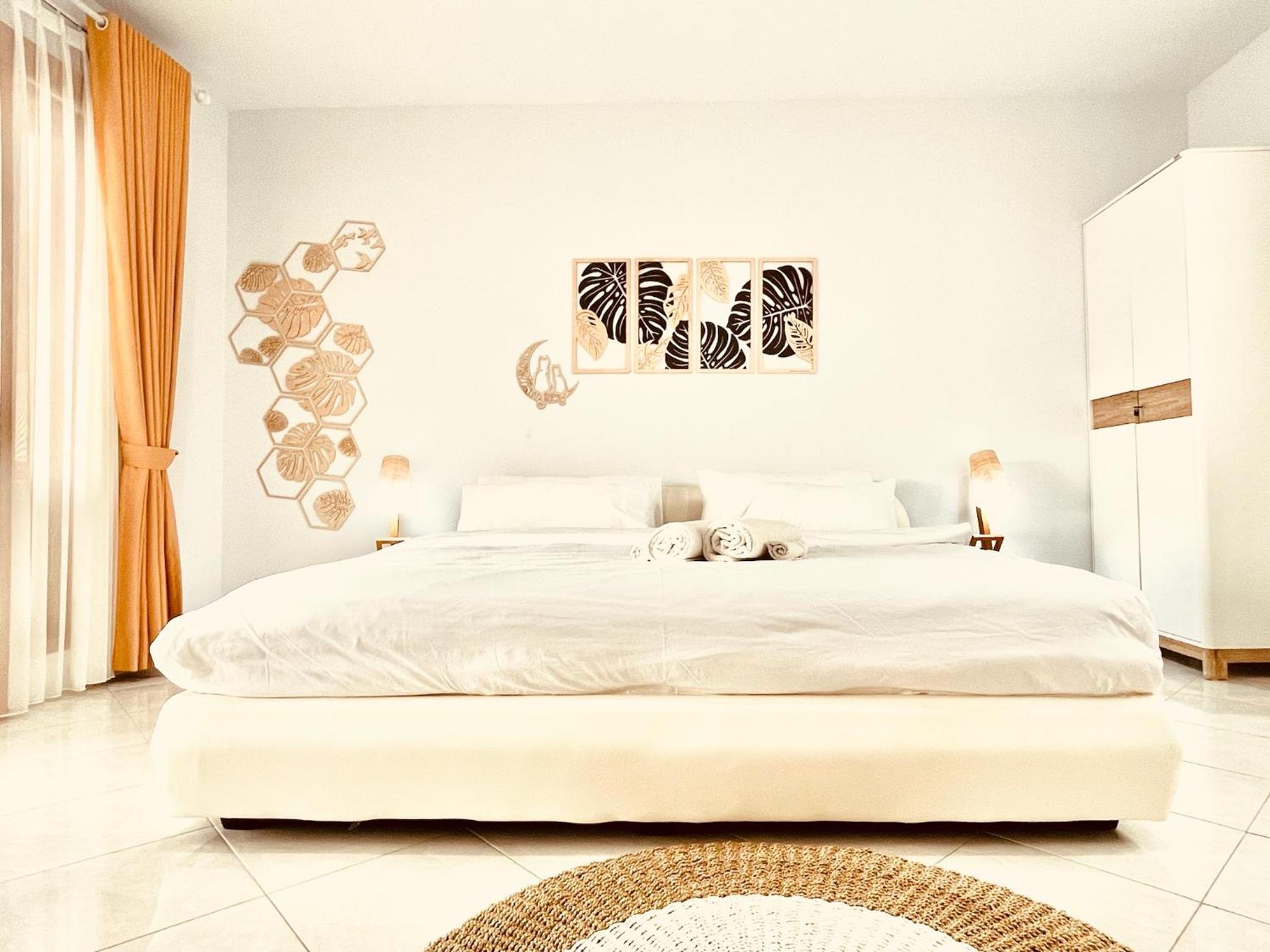 Deluxe Double Room (2 Adults + 1 Child)