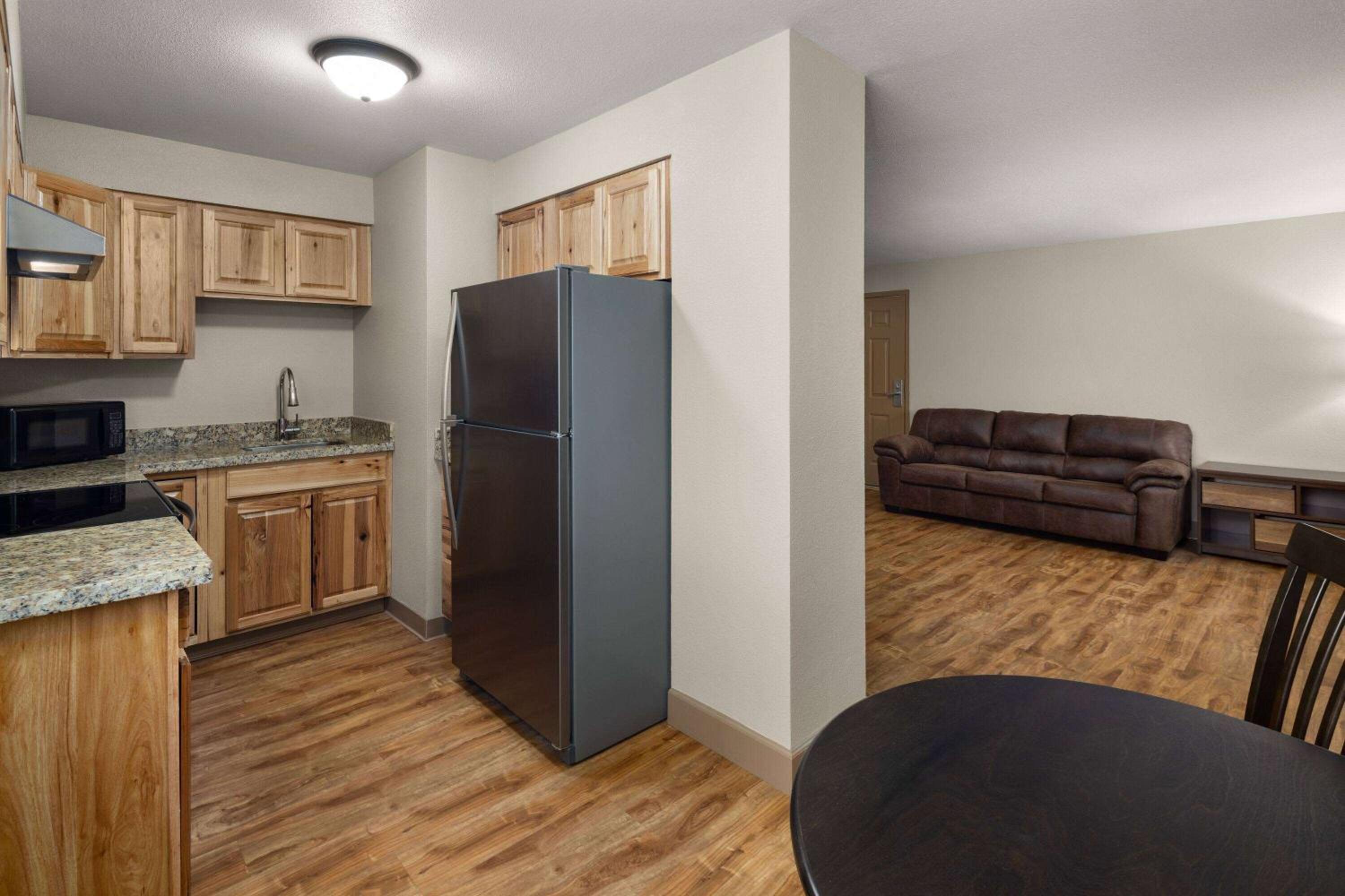 One-Bedroom Queen Suite - Non-Smoking photo 3