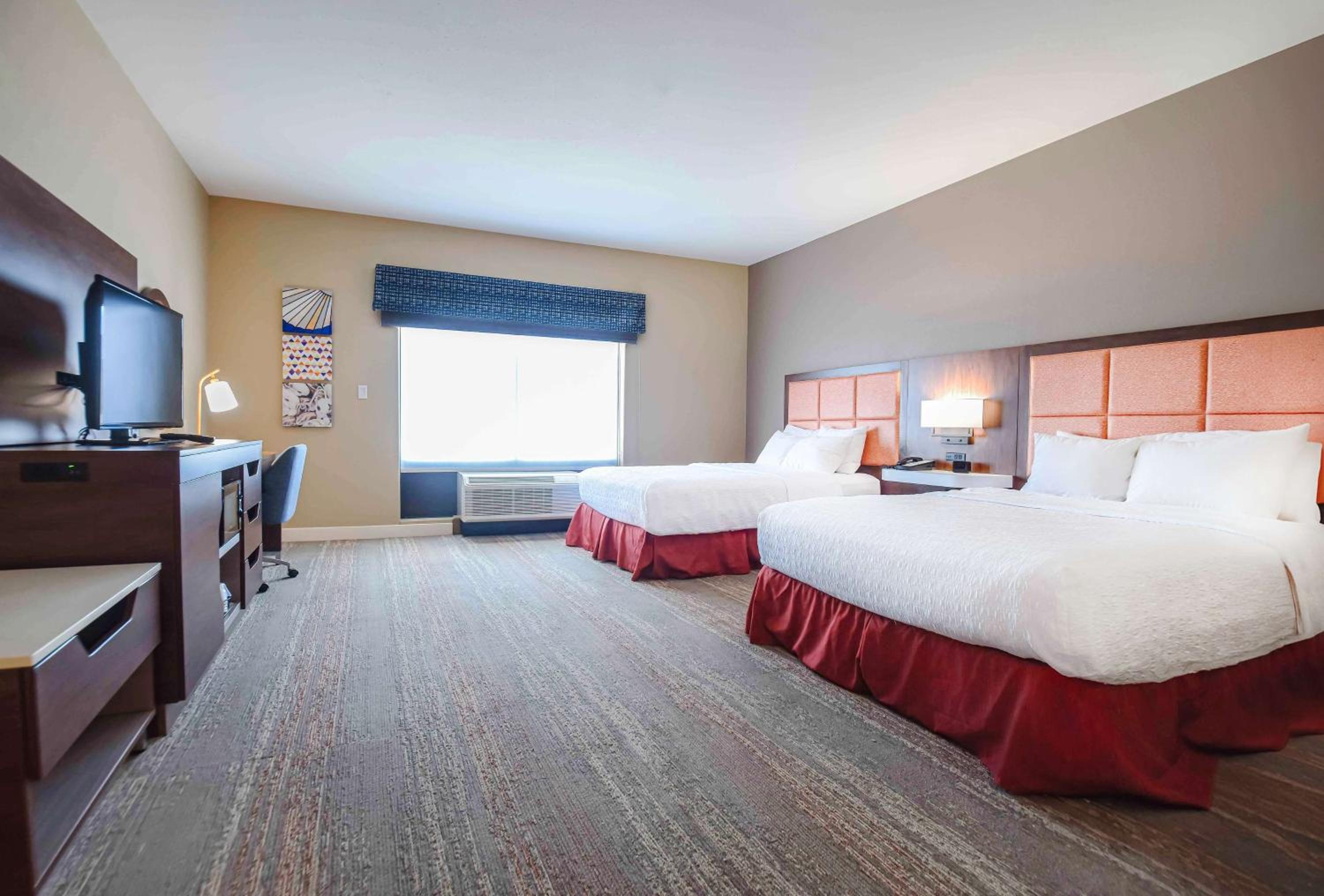 Queen Room with Two Queen Beds - Mobility Access/Non-Smoking - Photo 2