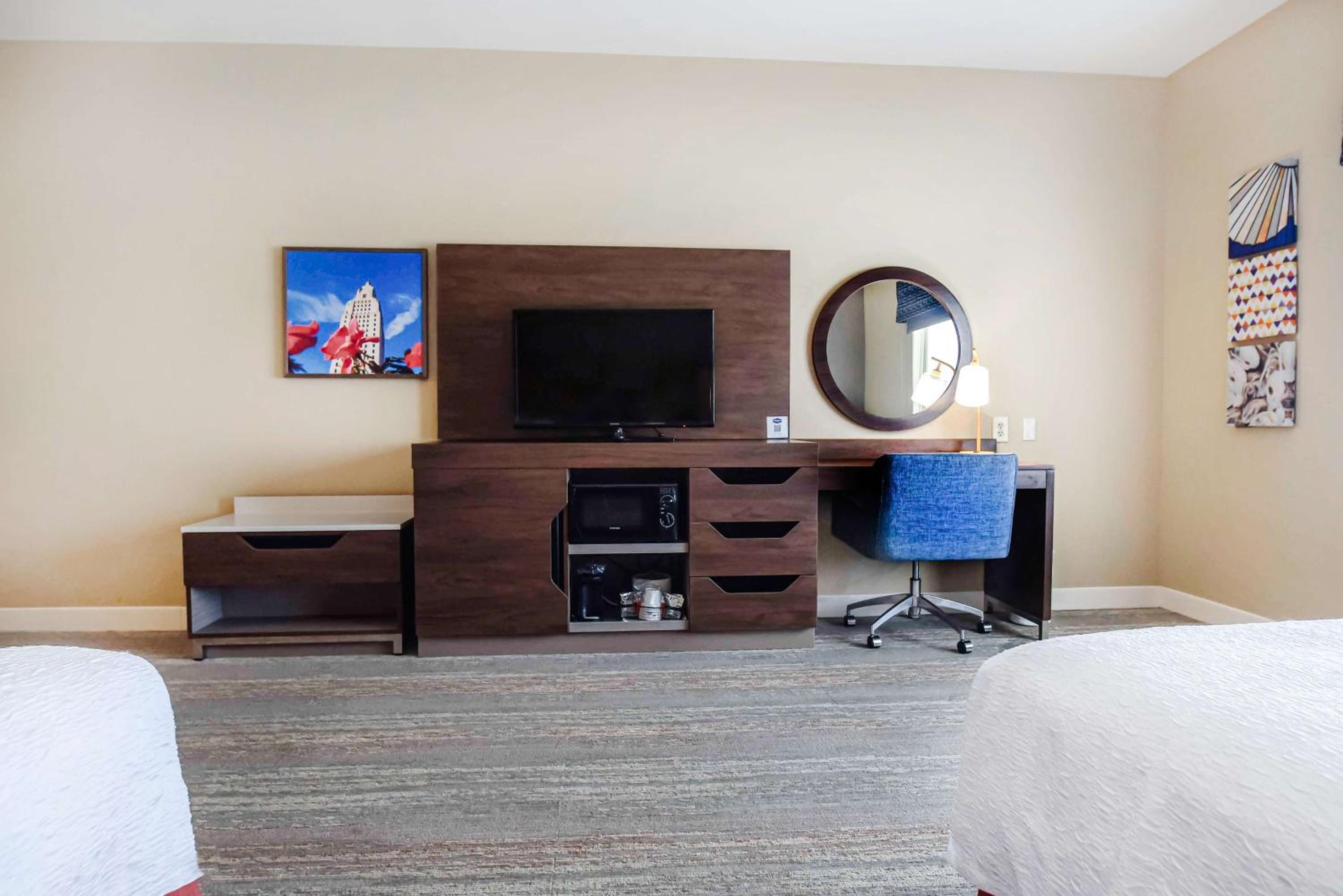 Queen Room with Two Queen Beds - Mobility Access/Non-Smoking - Photo 4