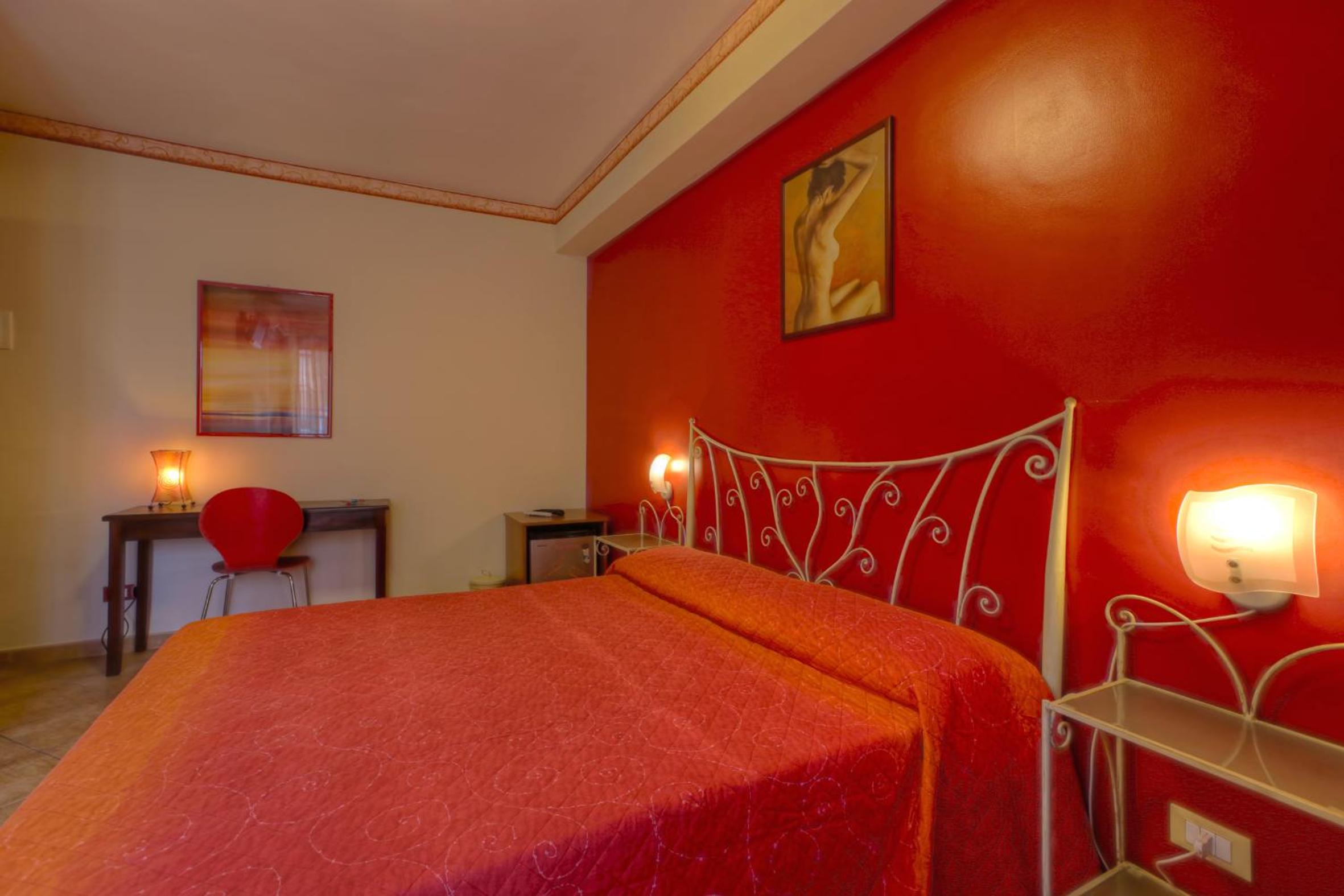 Double Room - Photo 5