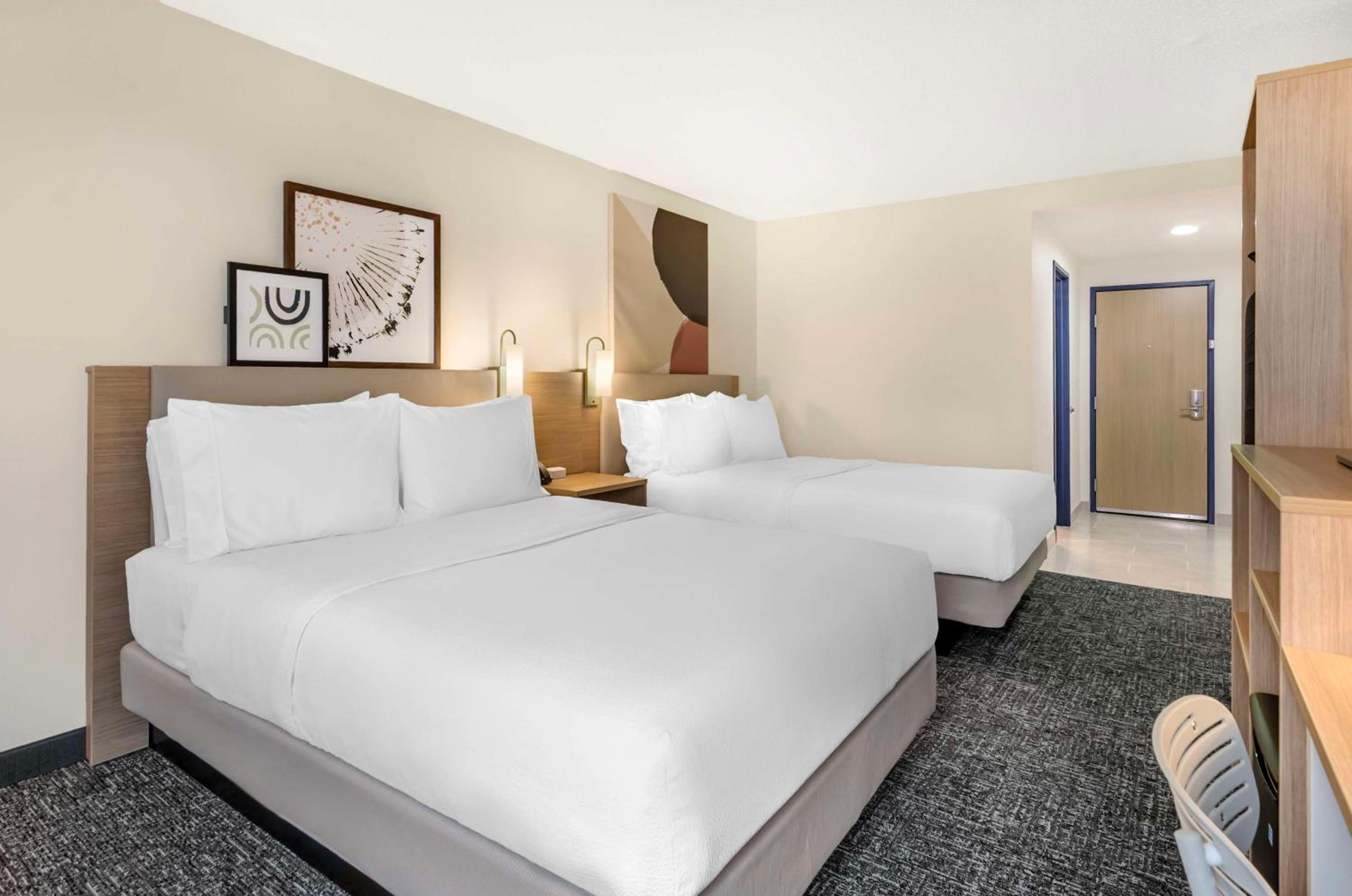 Queen Room with Two Queen Beds - Photo 1
