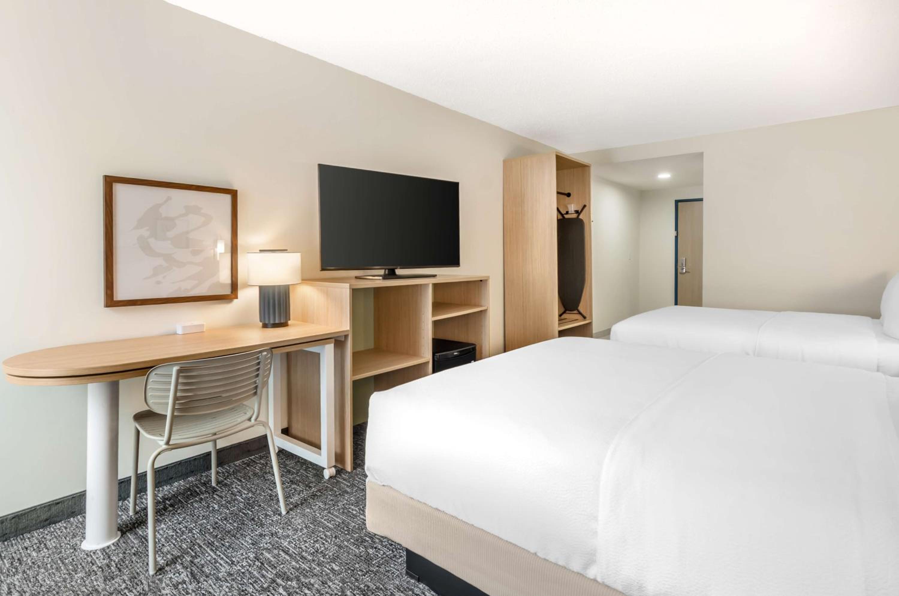 Queen Room with Two Queen Beds - Hearing Access - Photo 3