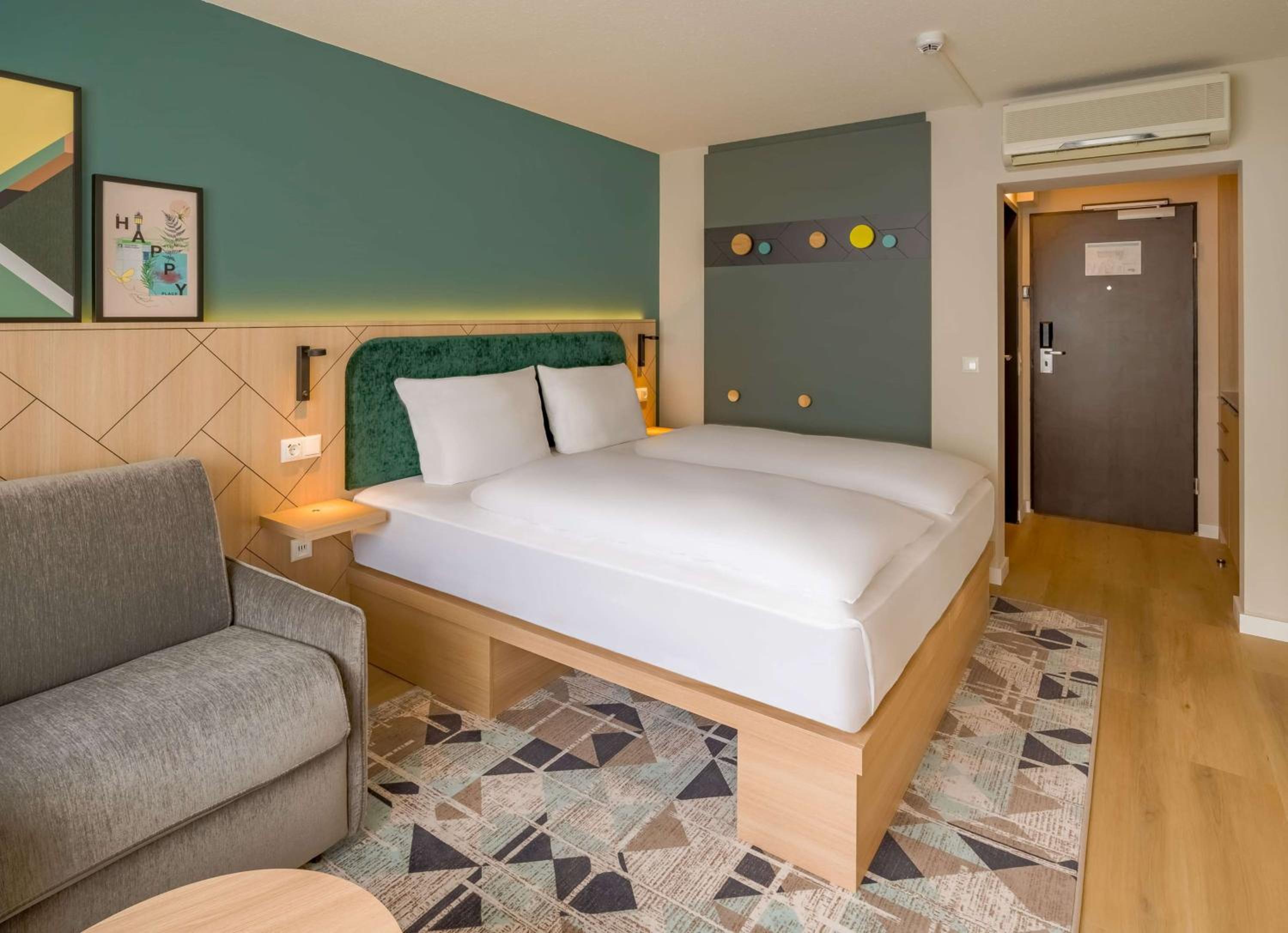 King Room with Kitchenette - Photo 12