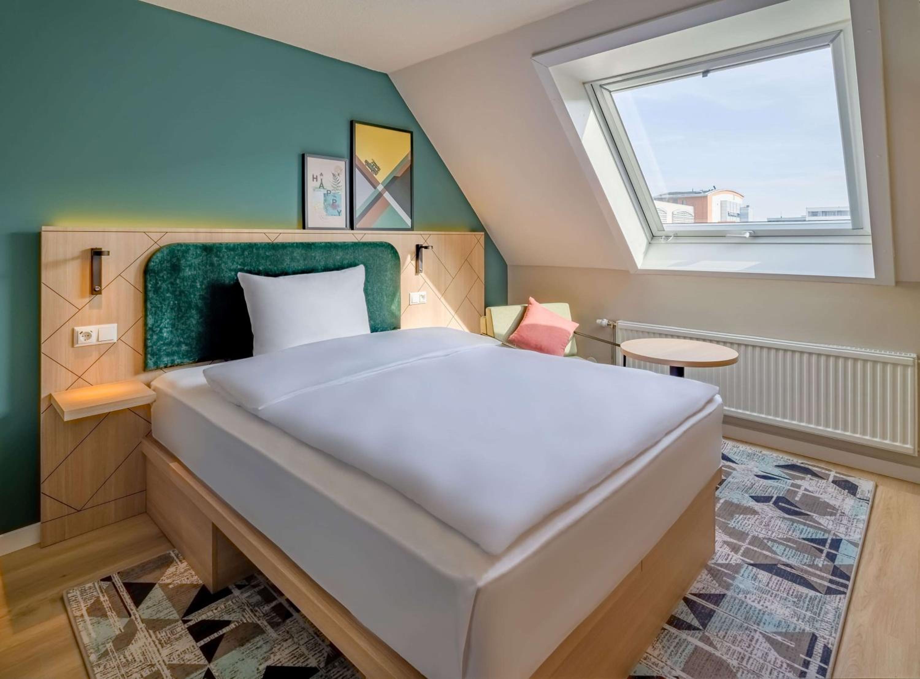 Queen Room with Kitchenette - Photo 11