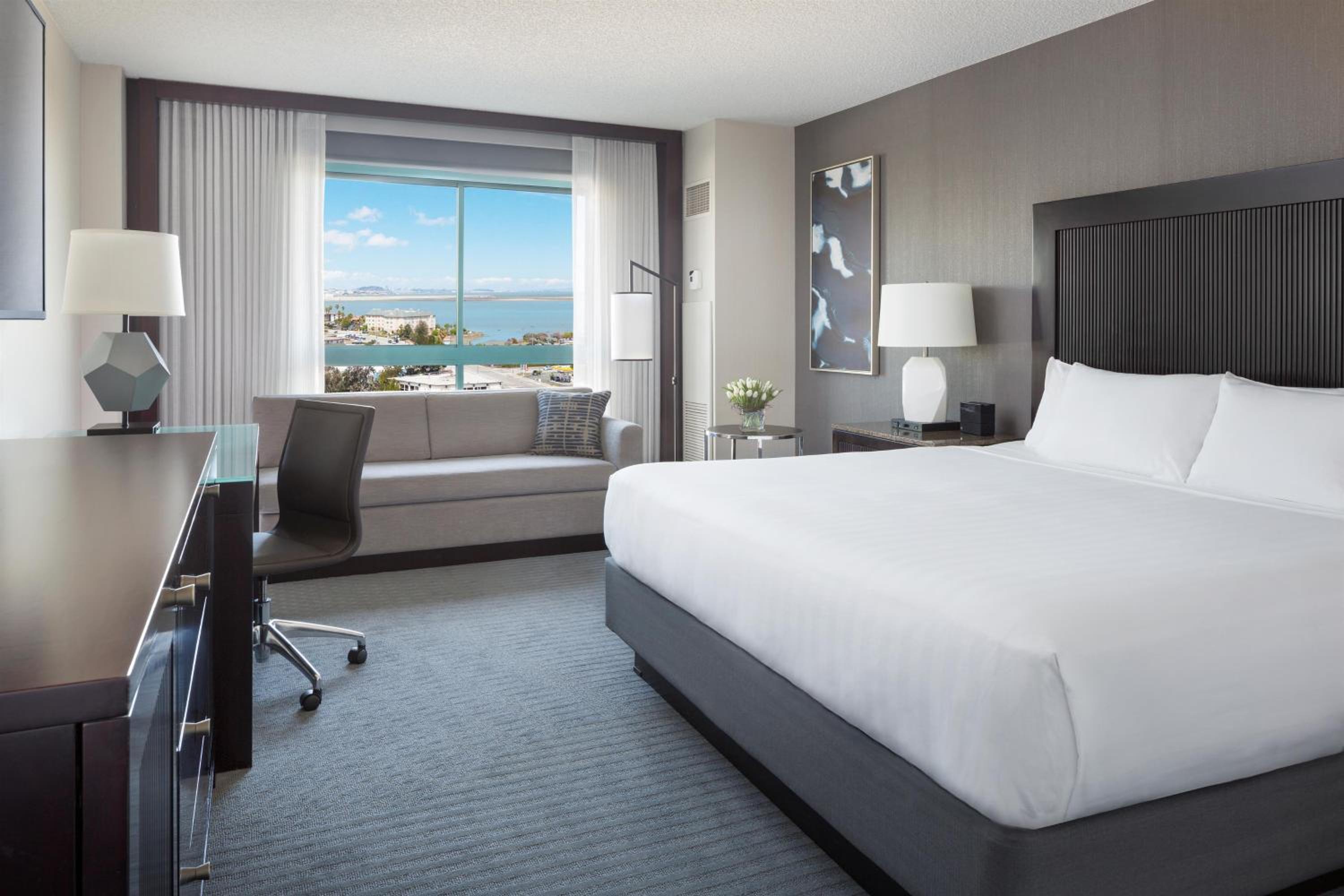 King Room with Bay View - Photo 4