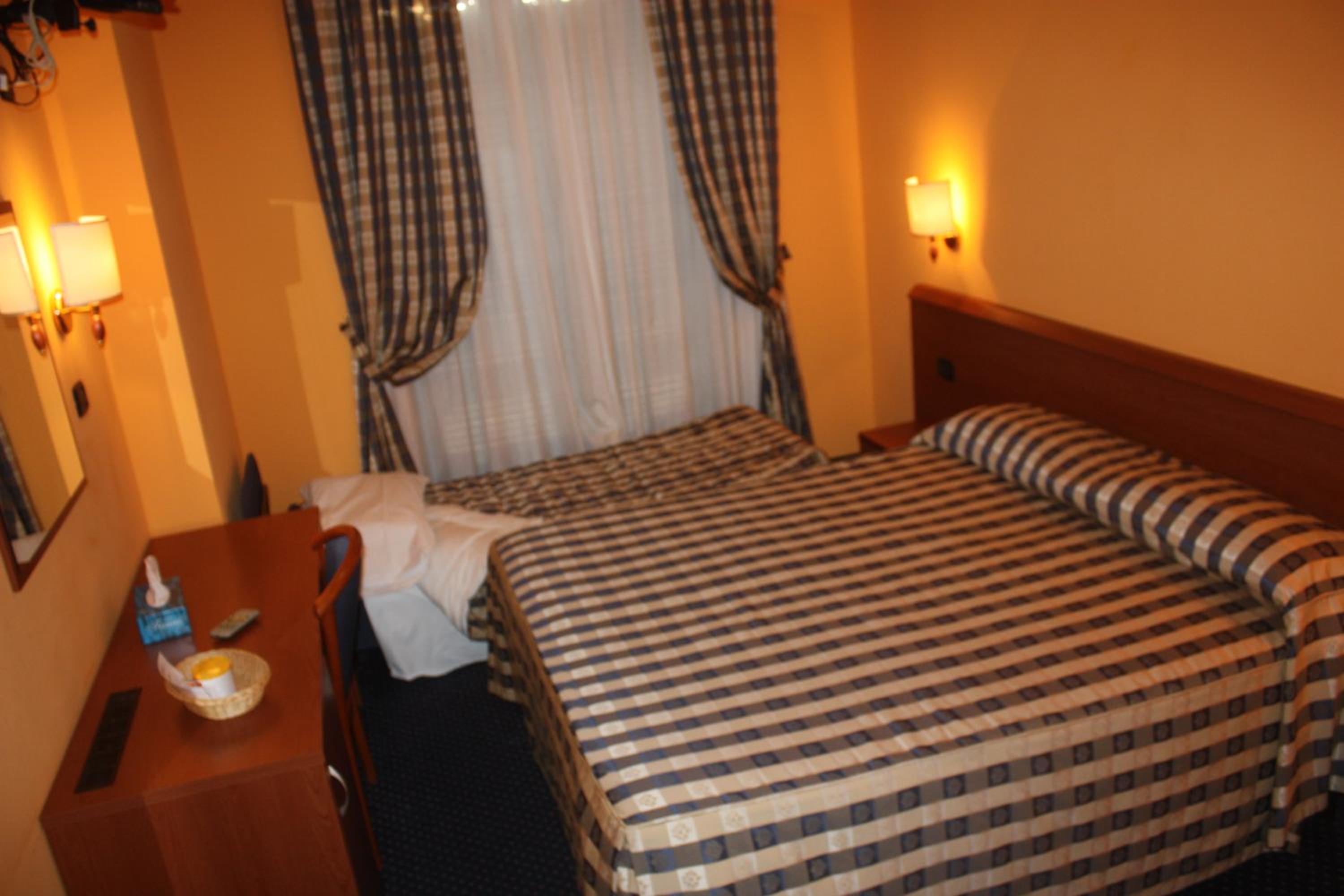 Classic Triple Room photo 2