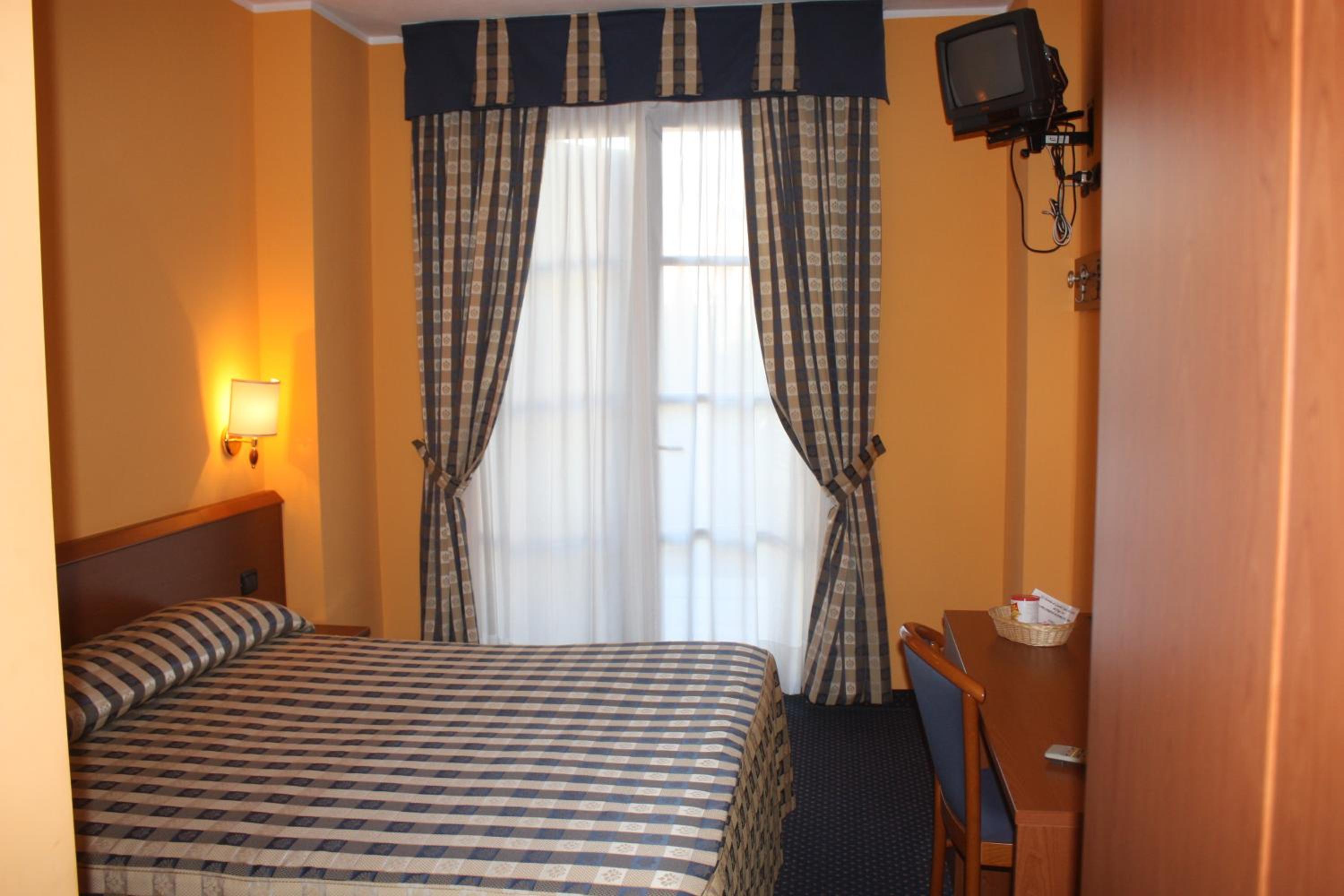 Double or Twin Room photo 2