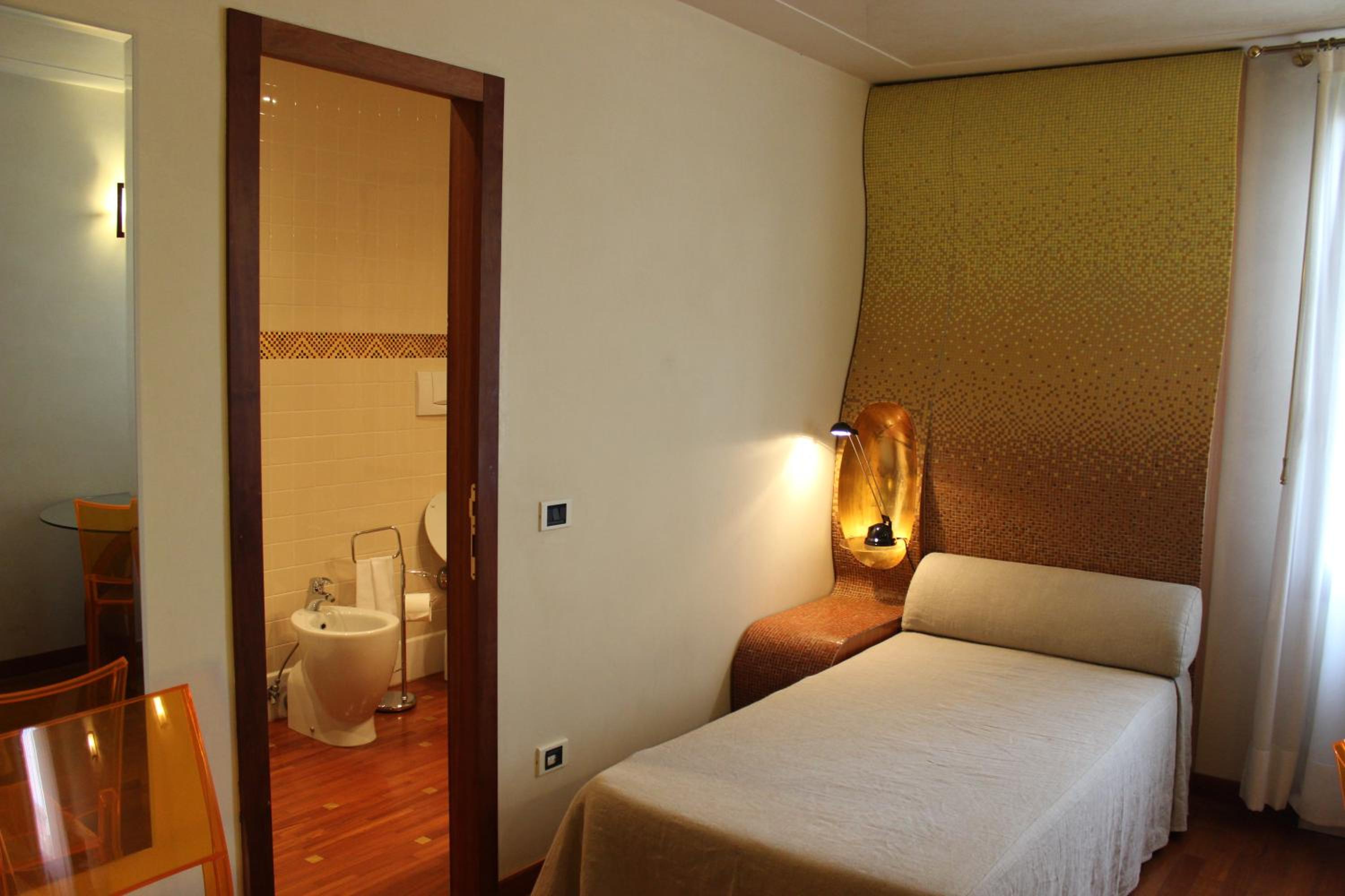 Standard Double Room photo 3