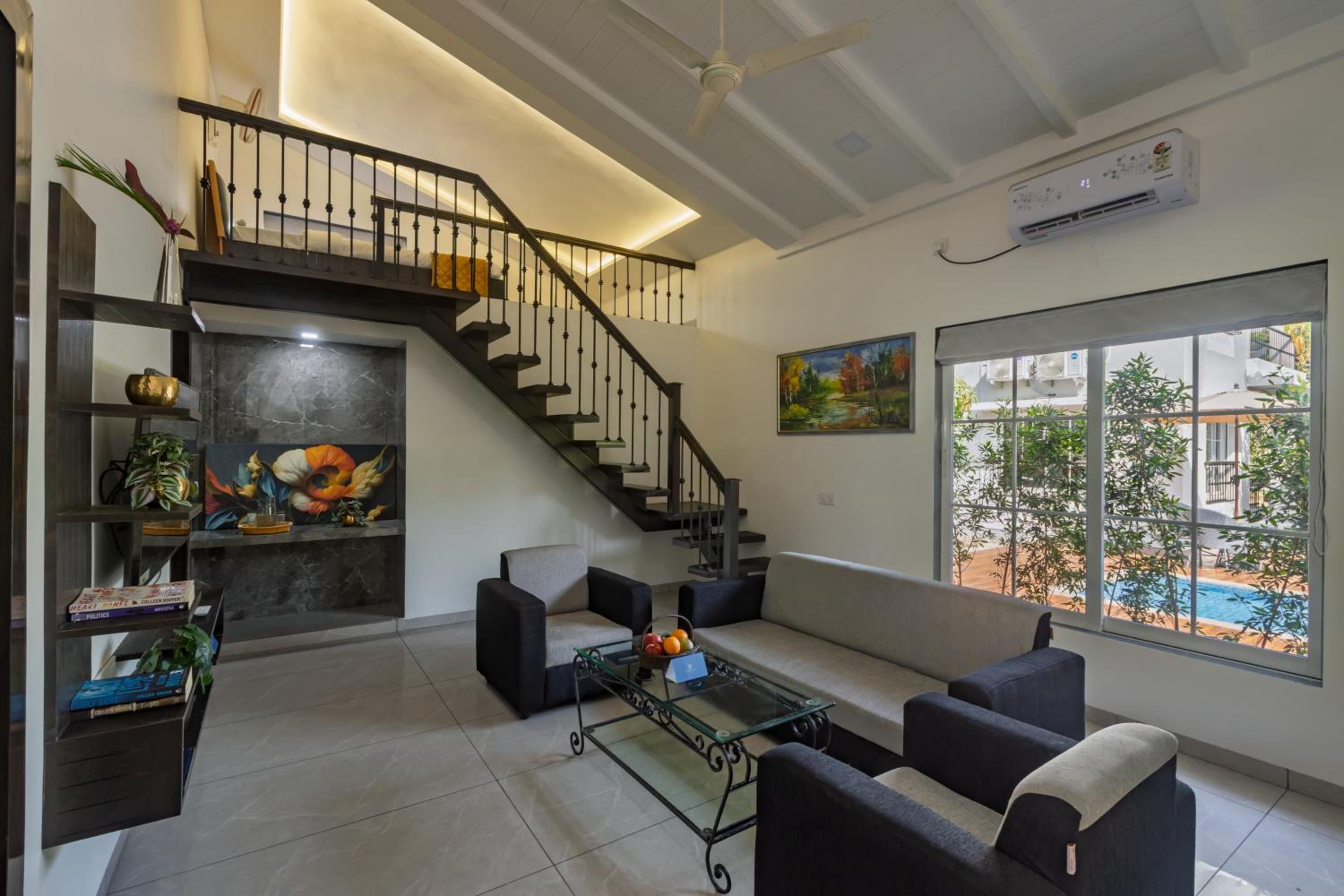 Villa - Photo 2