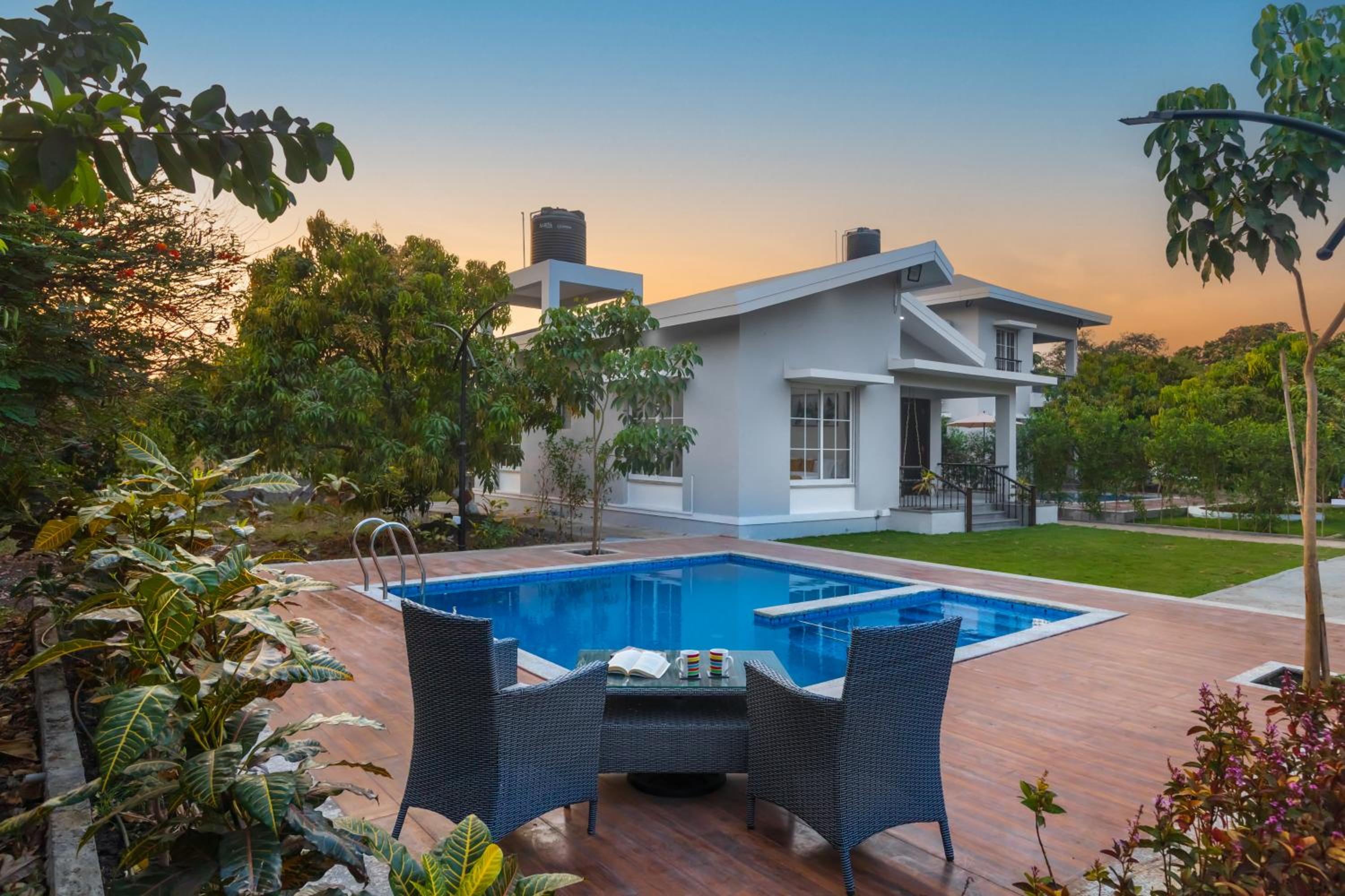 Villa - Photo 1