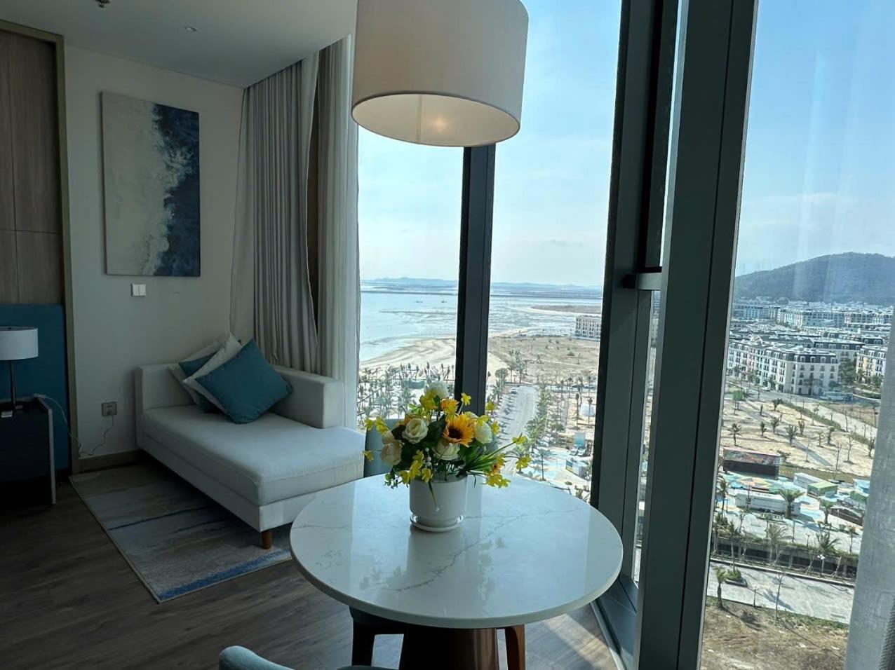 Deluxe Double Room with Side Sea View