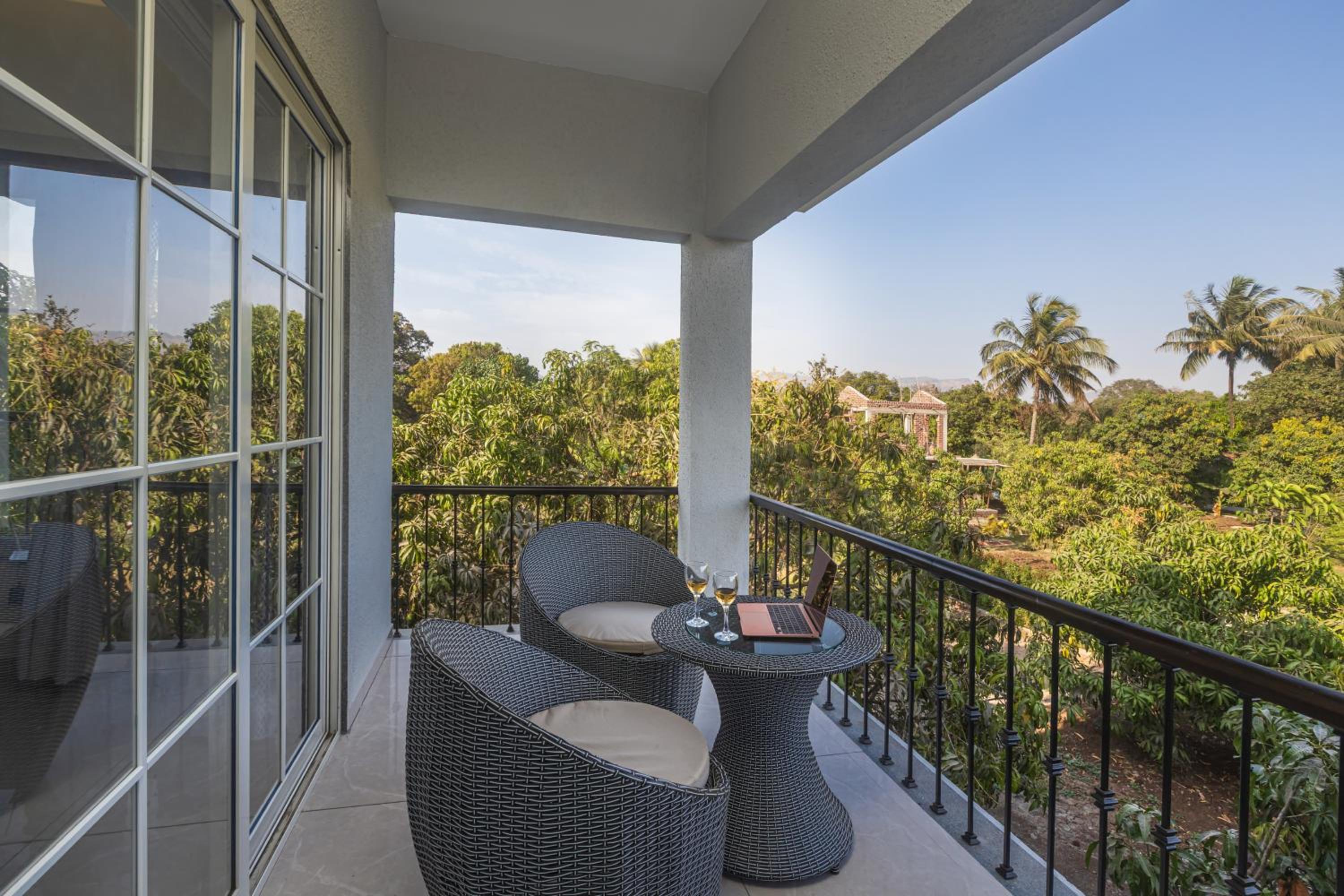 Three-Bedroom Villa - Photo 2