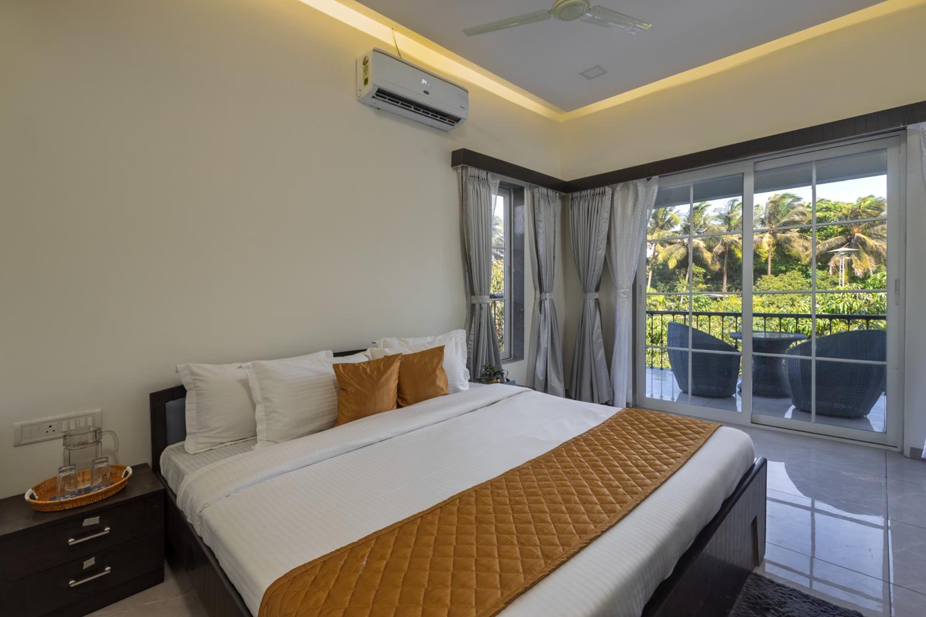 Three-Bedroom Villa - Photo 5