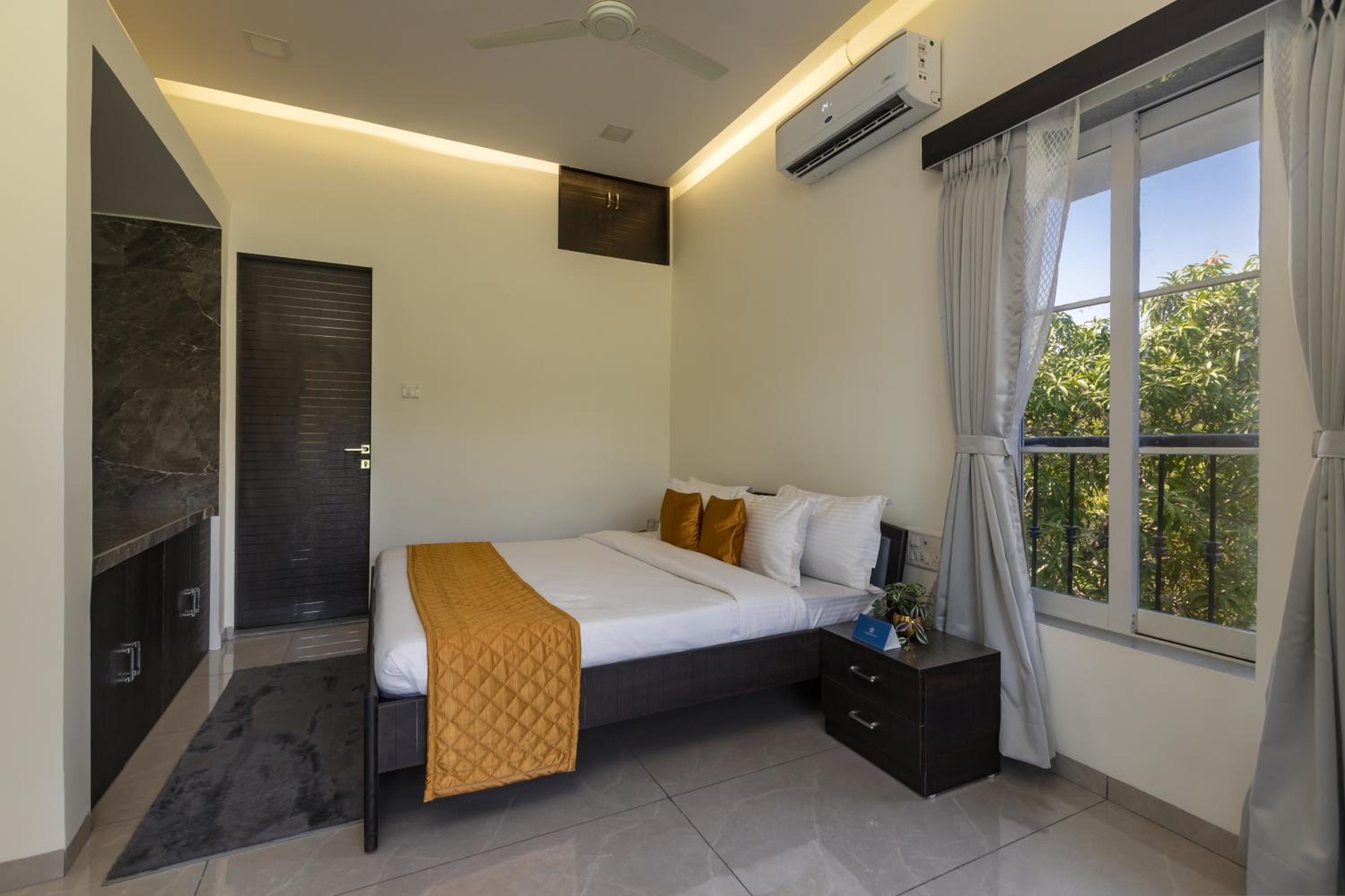 Three-Bedroom Villa - Photo 6