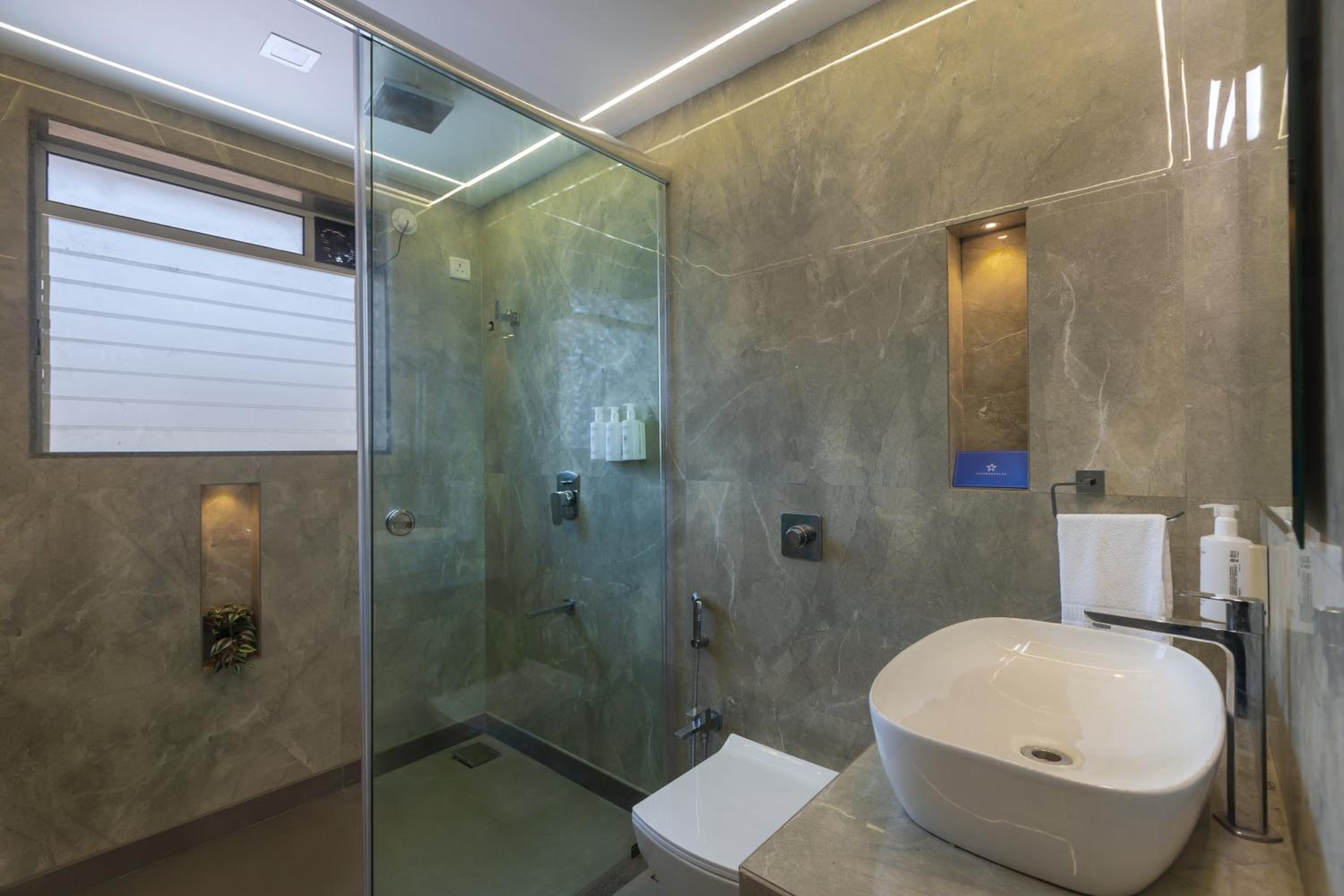 Three-Bedroom Villa - Photo 12