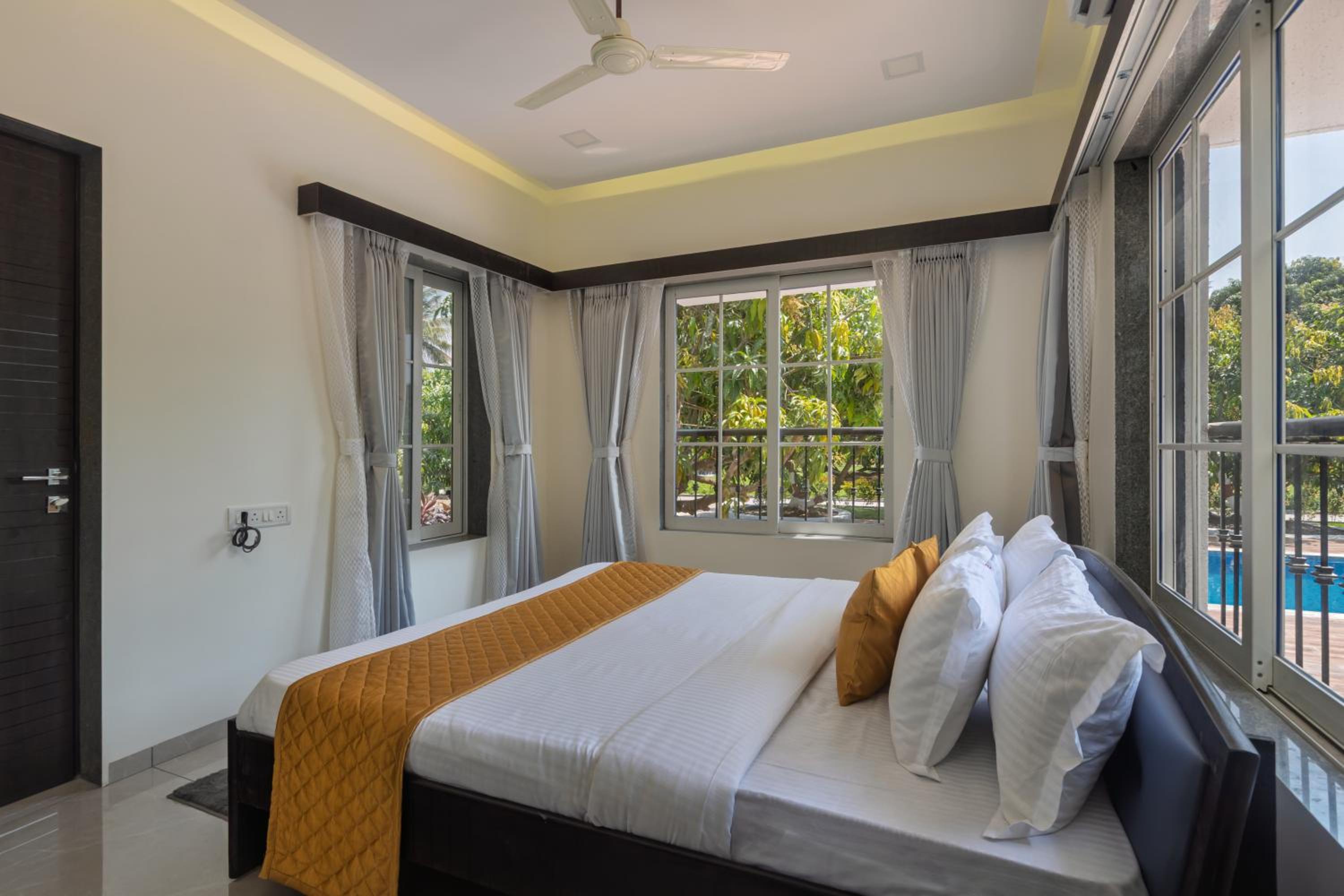 Three-Bedroom Villa - Photo 14