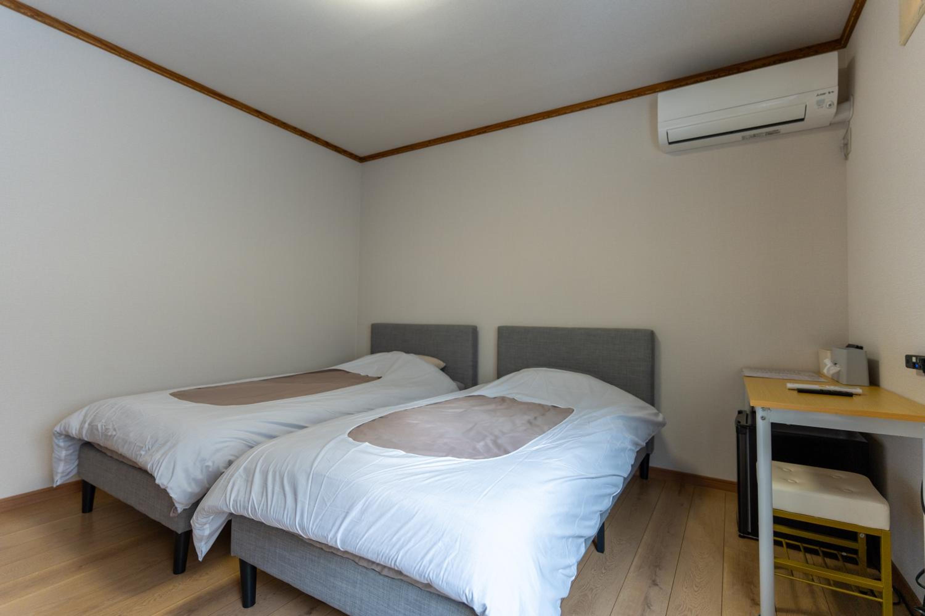 Standard Twin Room with Shared Bathroom